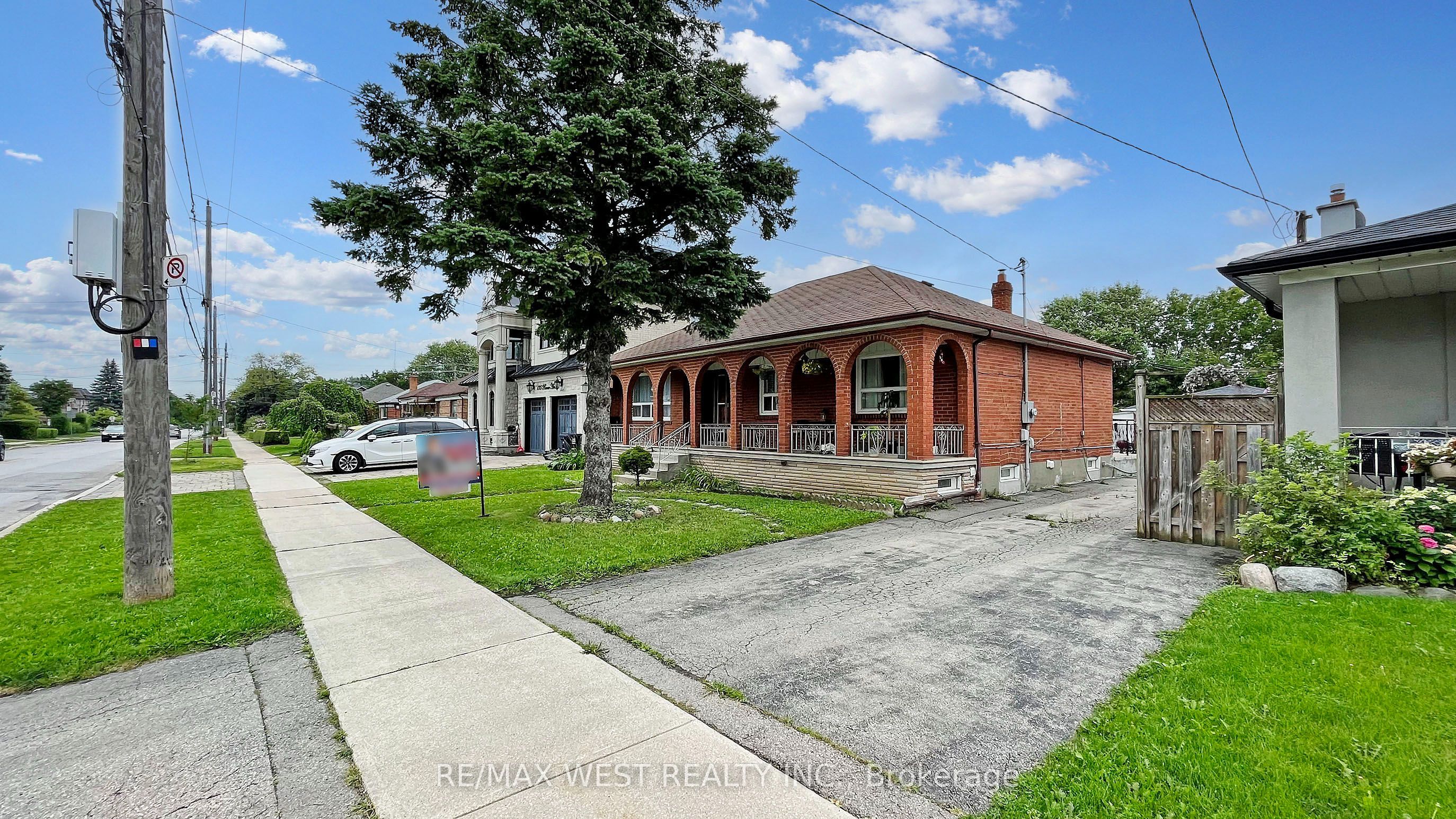 139 Ranee Avenue BSMT, Toronto, ON M6A 1N3 photo 3