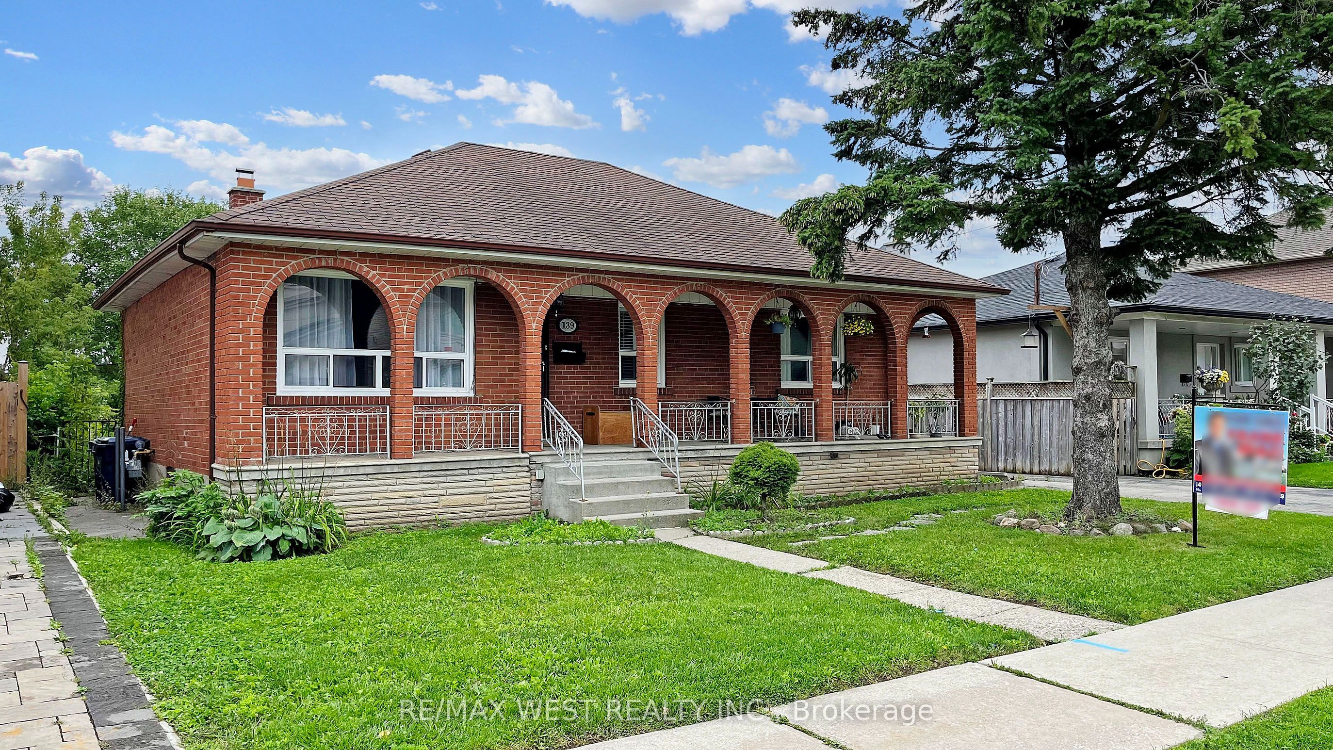139 Ranee Avenue BSMT, Toronto, ON M6A 1N3 photo 4