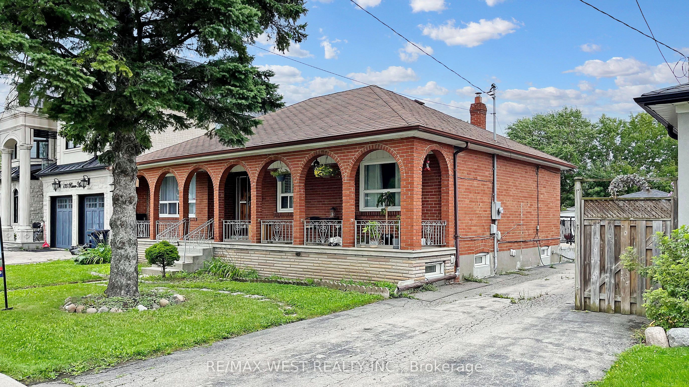 139 Ranee Avenue BSMT, Toronto, ON M6A 1N3 photo 5