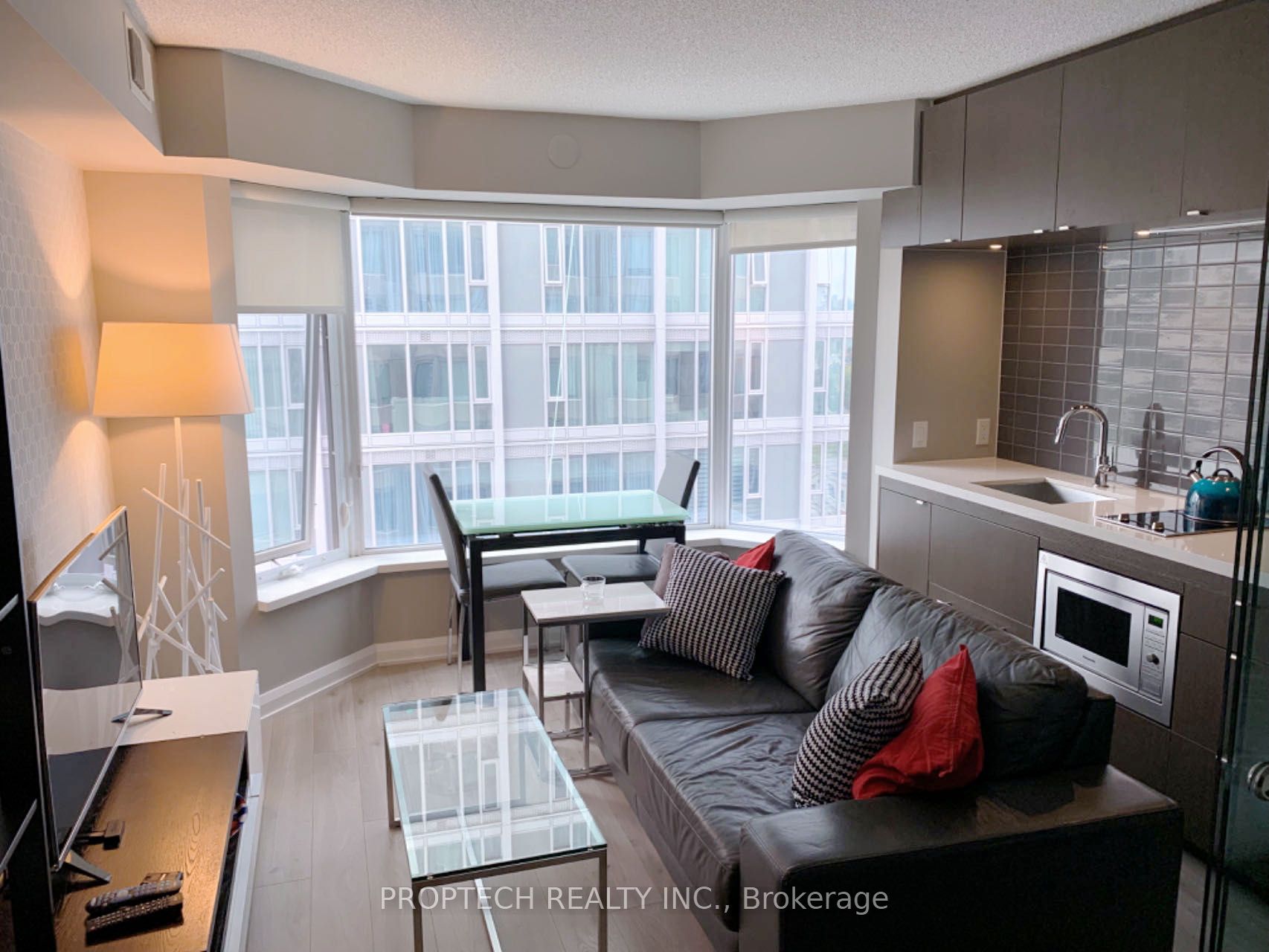 155 Yorkville Avenue 1909, Toronto, ON M5R 1C4 photo 3