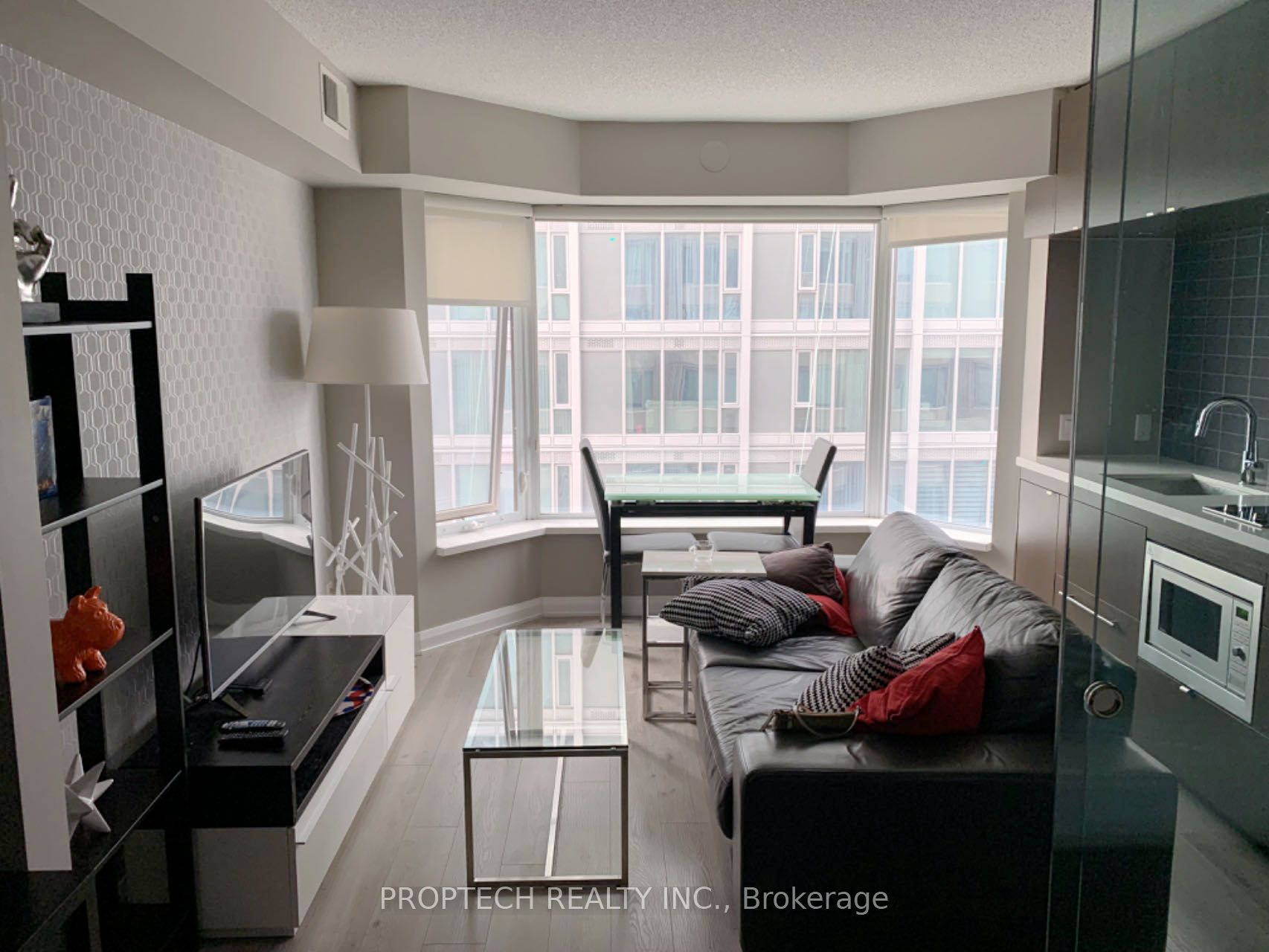 155 Yorkville Avenue 1909, Toronto, ON M5R 1C4 photo 5