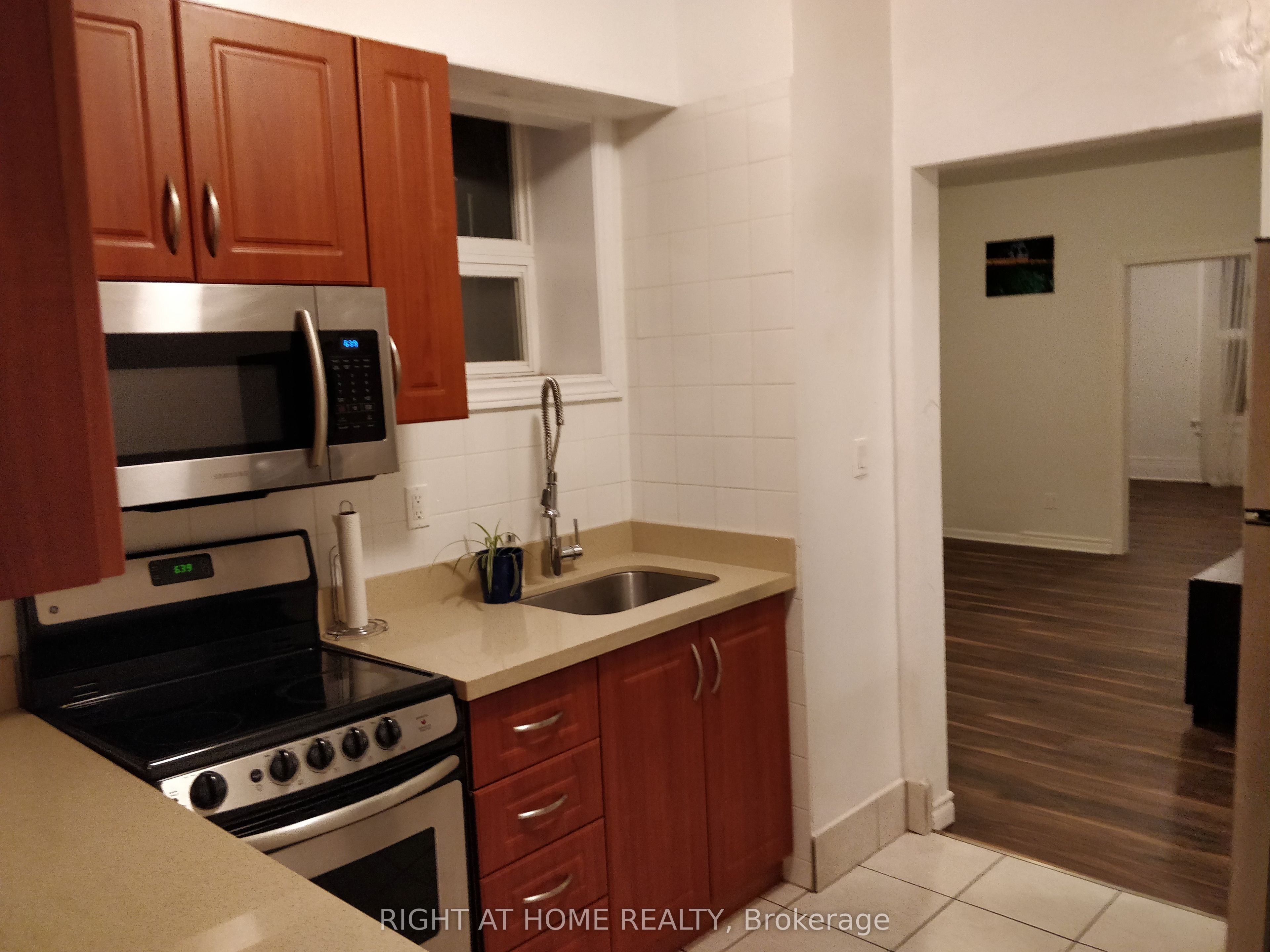 715 Ossington Avenue 1, Toronto, ON M6G 3T6 photo 3