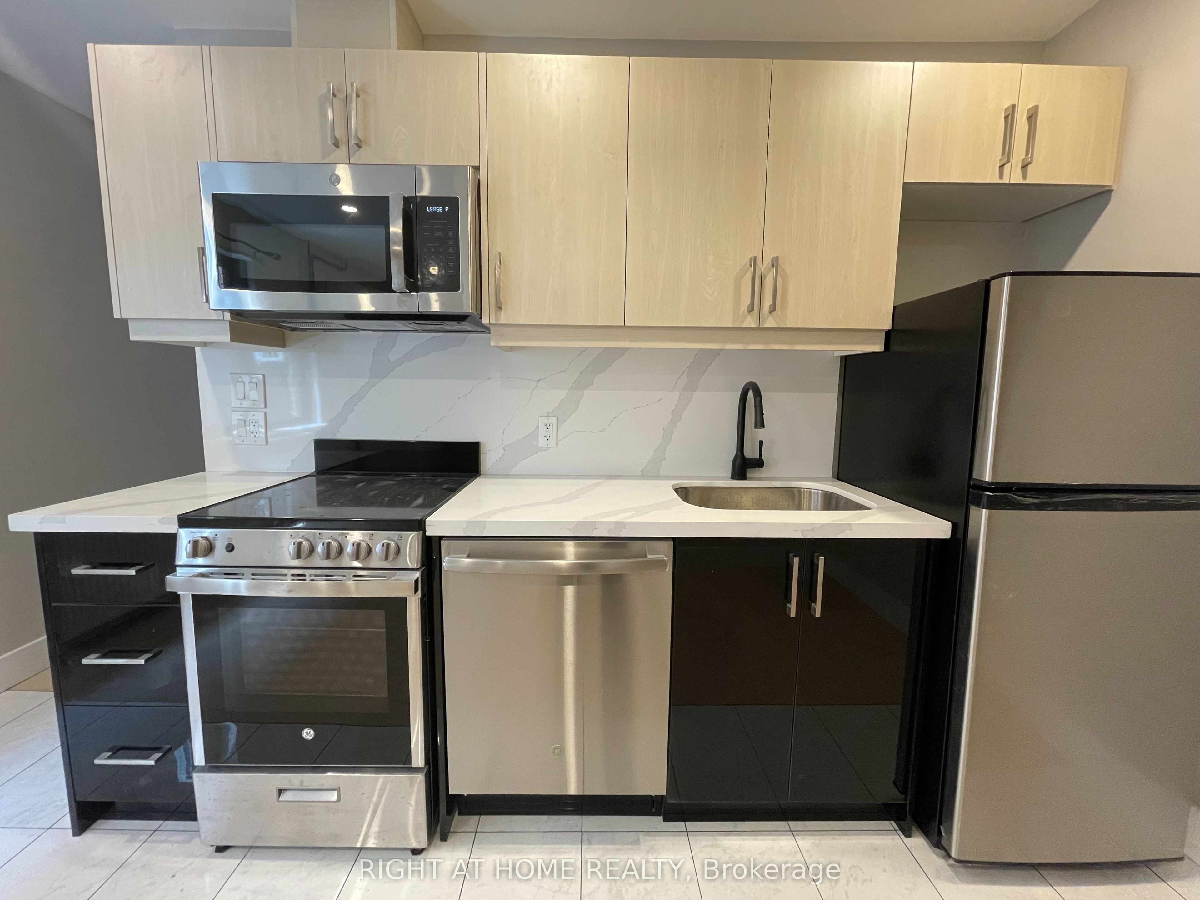 416 Christie Street 1, Toronto, ON M6G 3C6