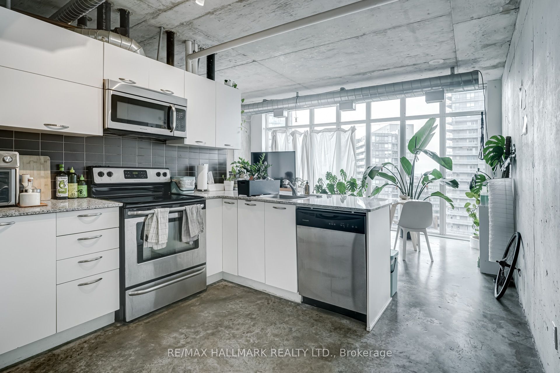 150 Sudbury Street 910, Toronto, ON M6J 3S8 photo 2