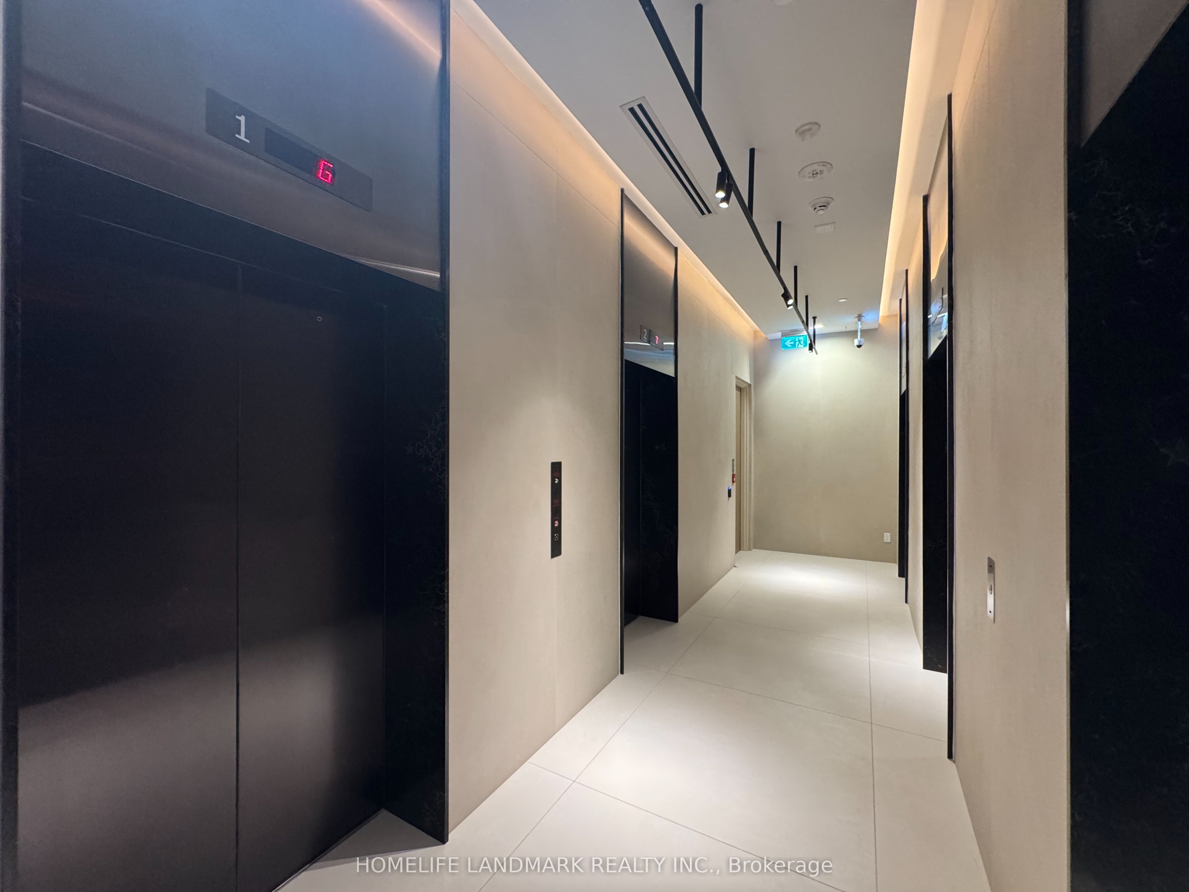400 King Street W 1612, Toronto, ON M5V 0X8 photo 5