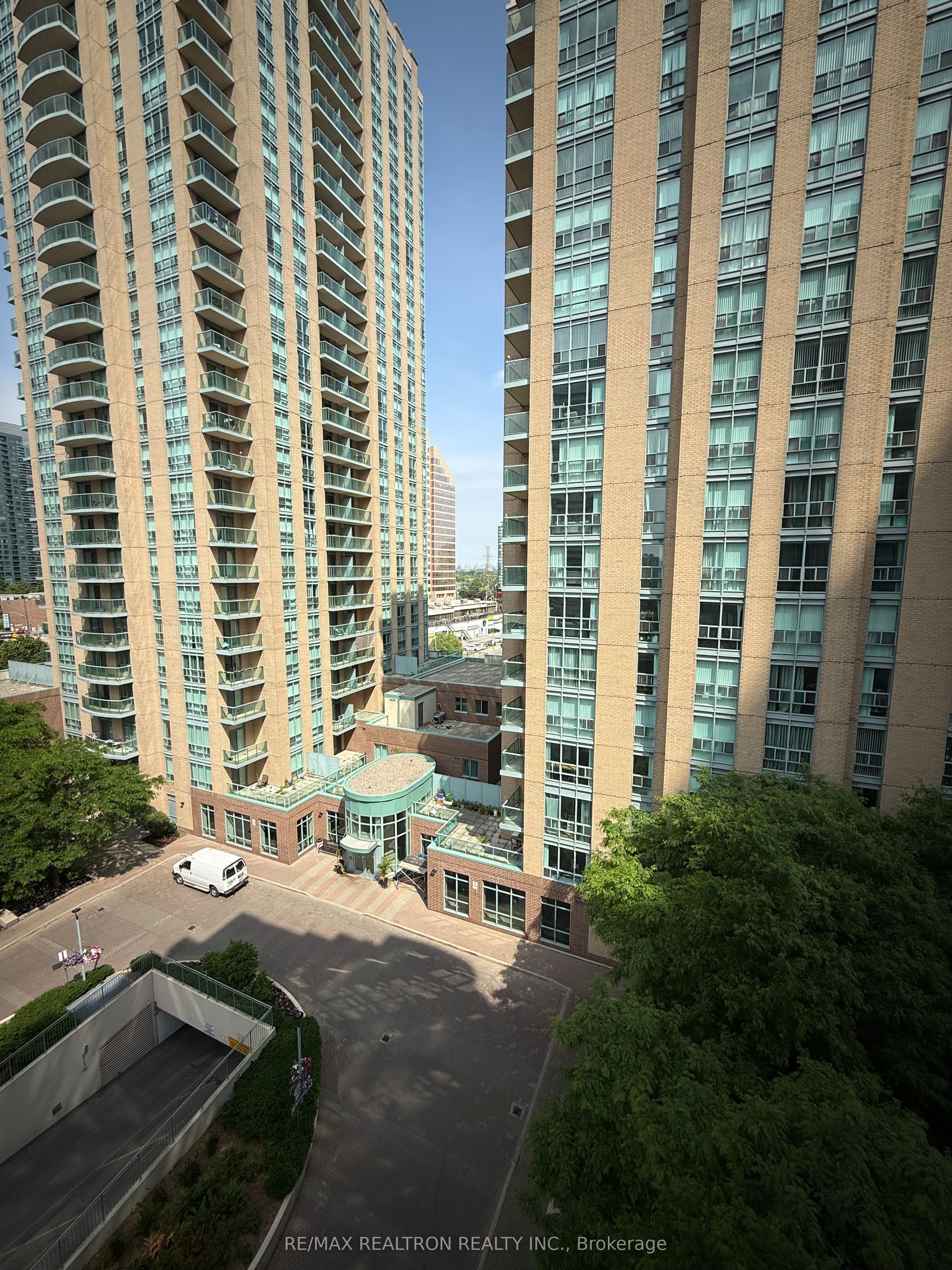 28 Olive Avenue 909, Toronto, ON M2N 7E6 photo 2