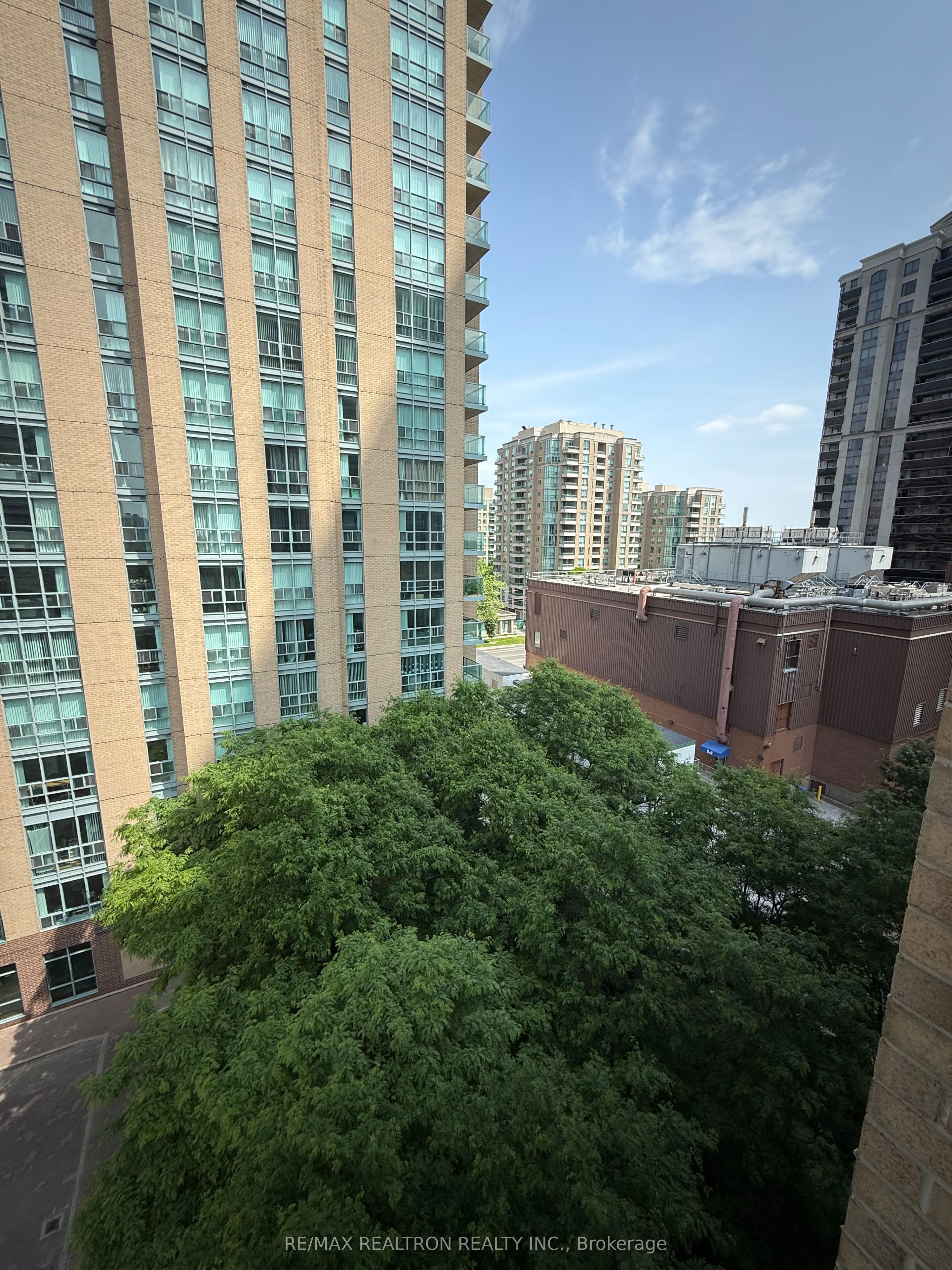 28 Olive Avenue 909, Toronto, ON M2N 7E6 photo 3