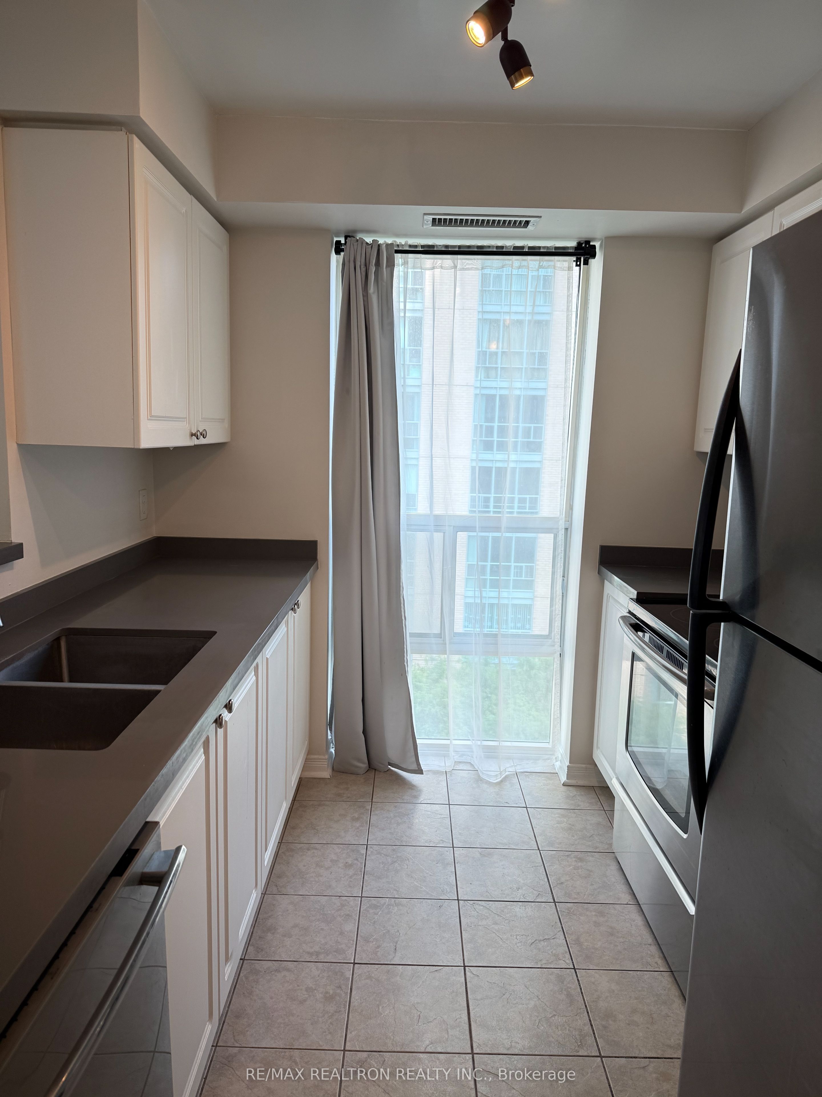 28 Olive Avenue 909, Toronto, ON M2N 7E6 photo 5