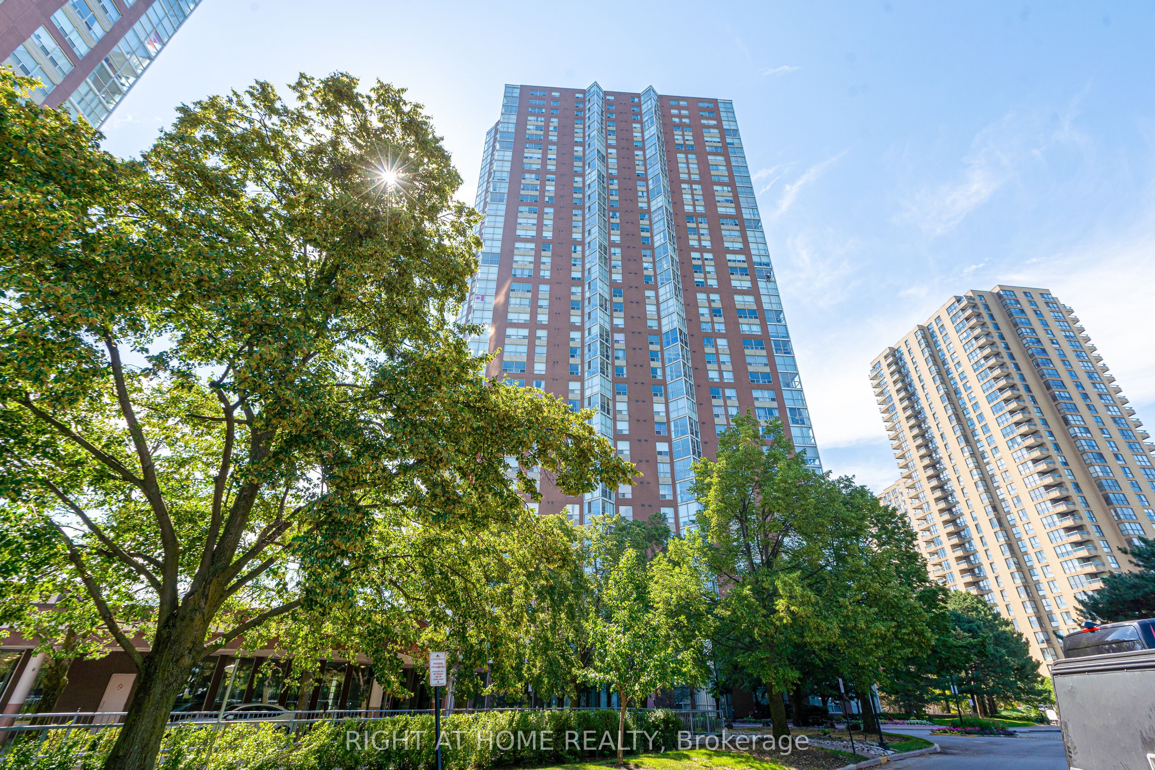 5 Concorde Place 2211, Toronto, ON M3C 3M8