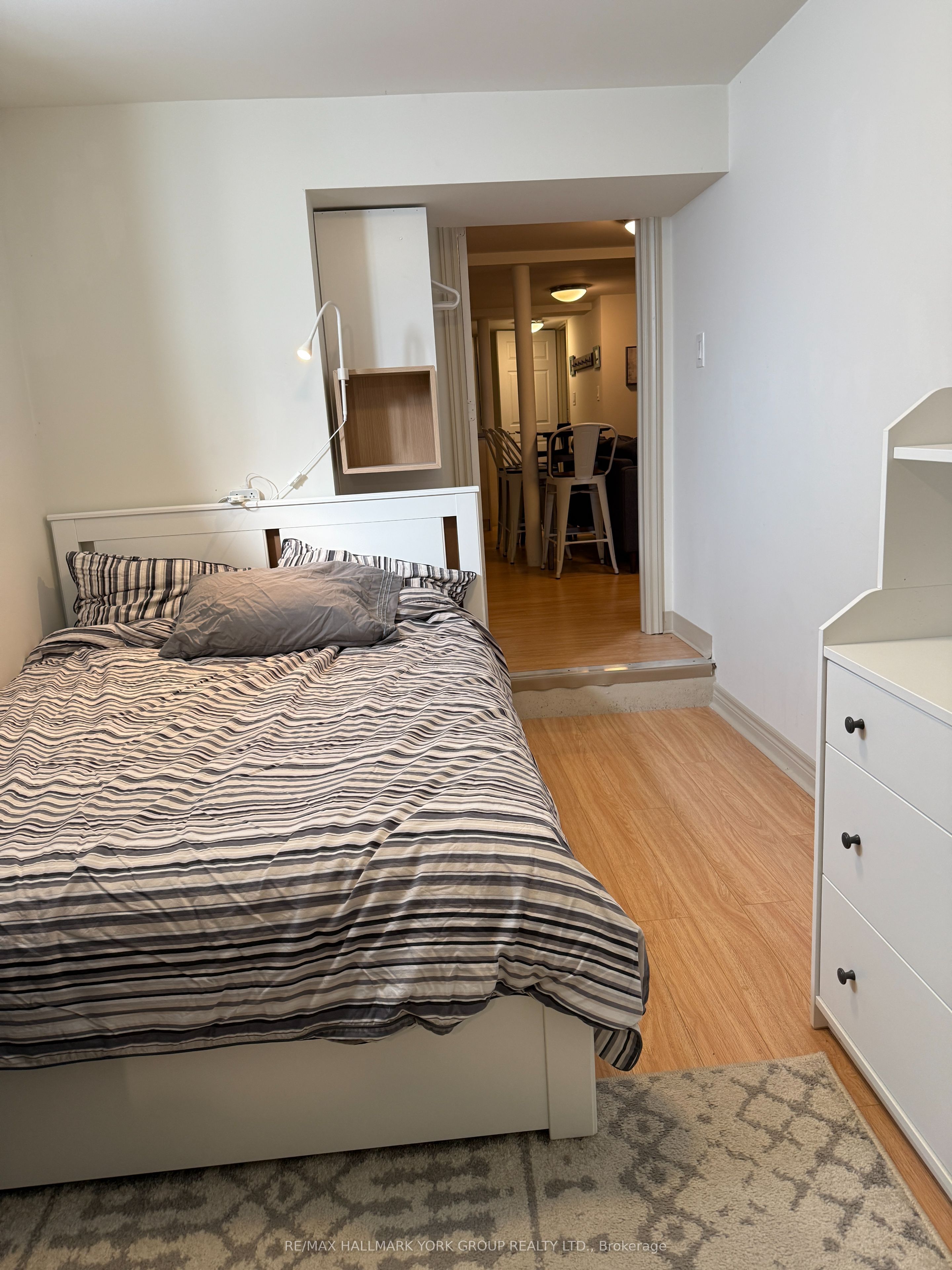 2 Coates Avenue lower, Toronto, ON M6C 1K7 photo 2