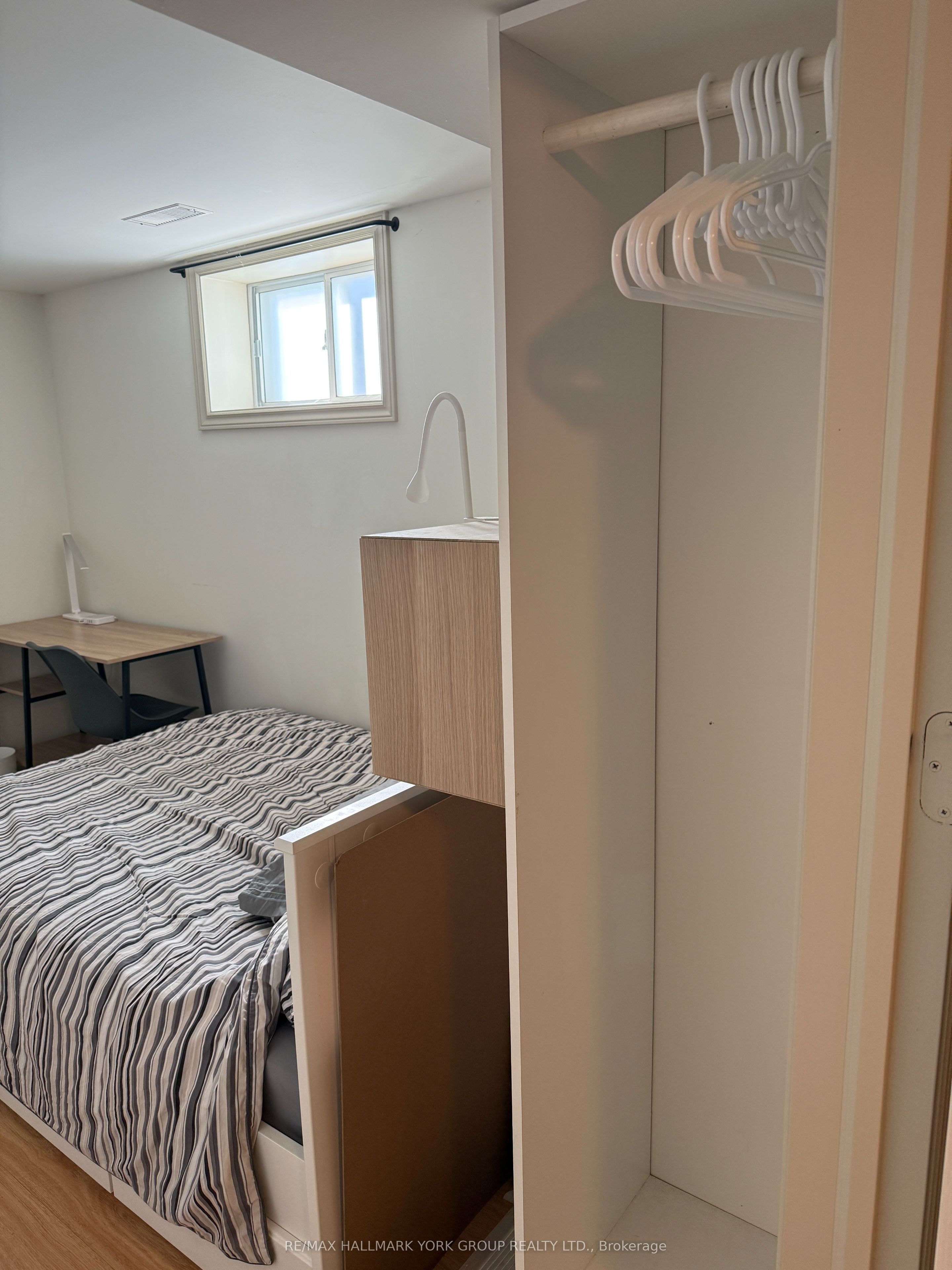2 Coates Avenue lower, Toronto, ON M6C 1K7 photo 5