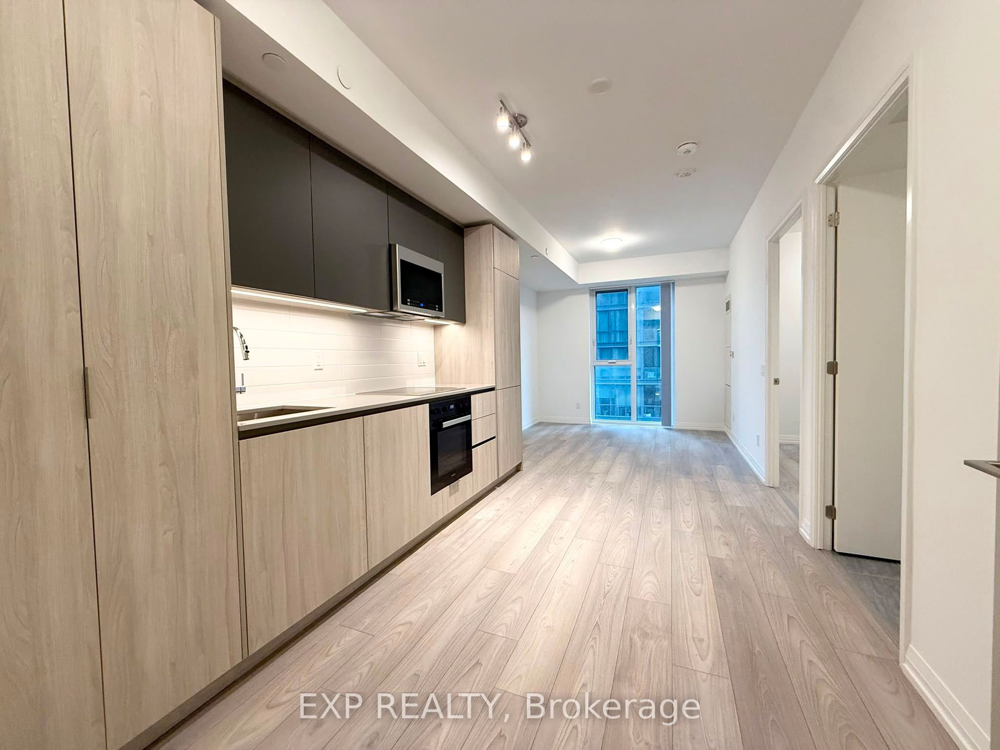 400 King Street W 1619, Toronto, ON M5V 0X8