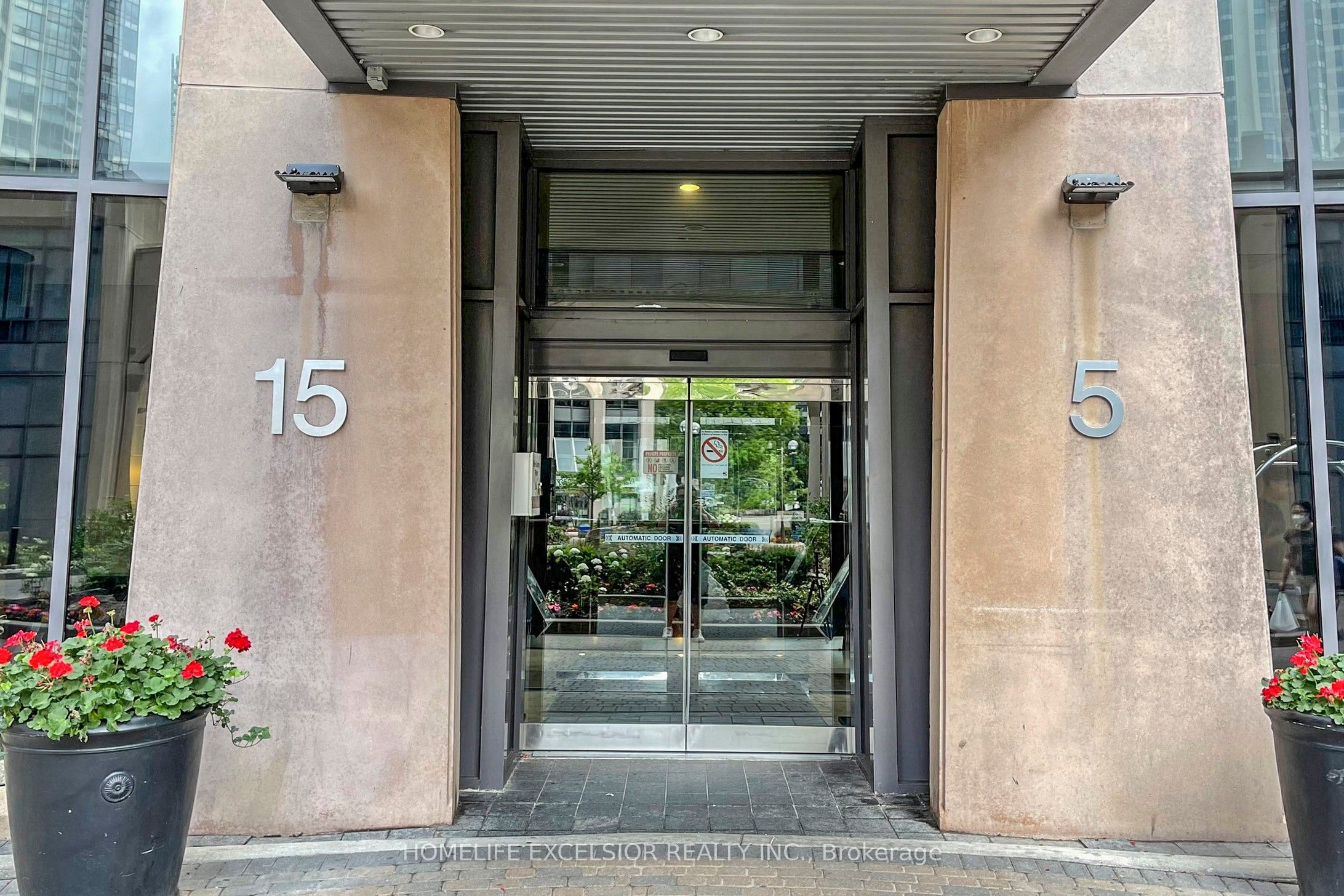15 Northtown Way 2029, Toronto, ON M2N 7A2 photo 2