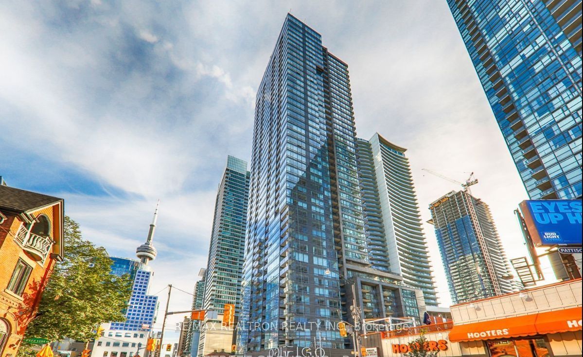 295 Adelaide Street W 2405, Toronto, ON M5V 0L4 photo 2