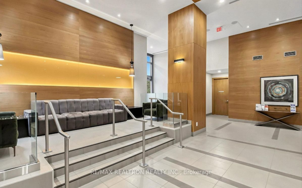 295 Adelaide Street W 2405, Toronto, ON M5V 0L4 photo 5