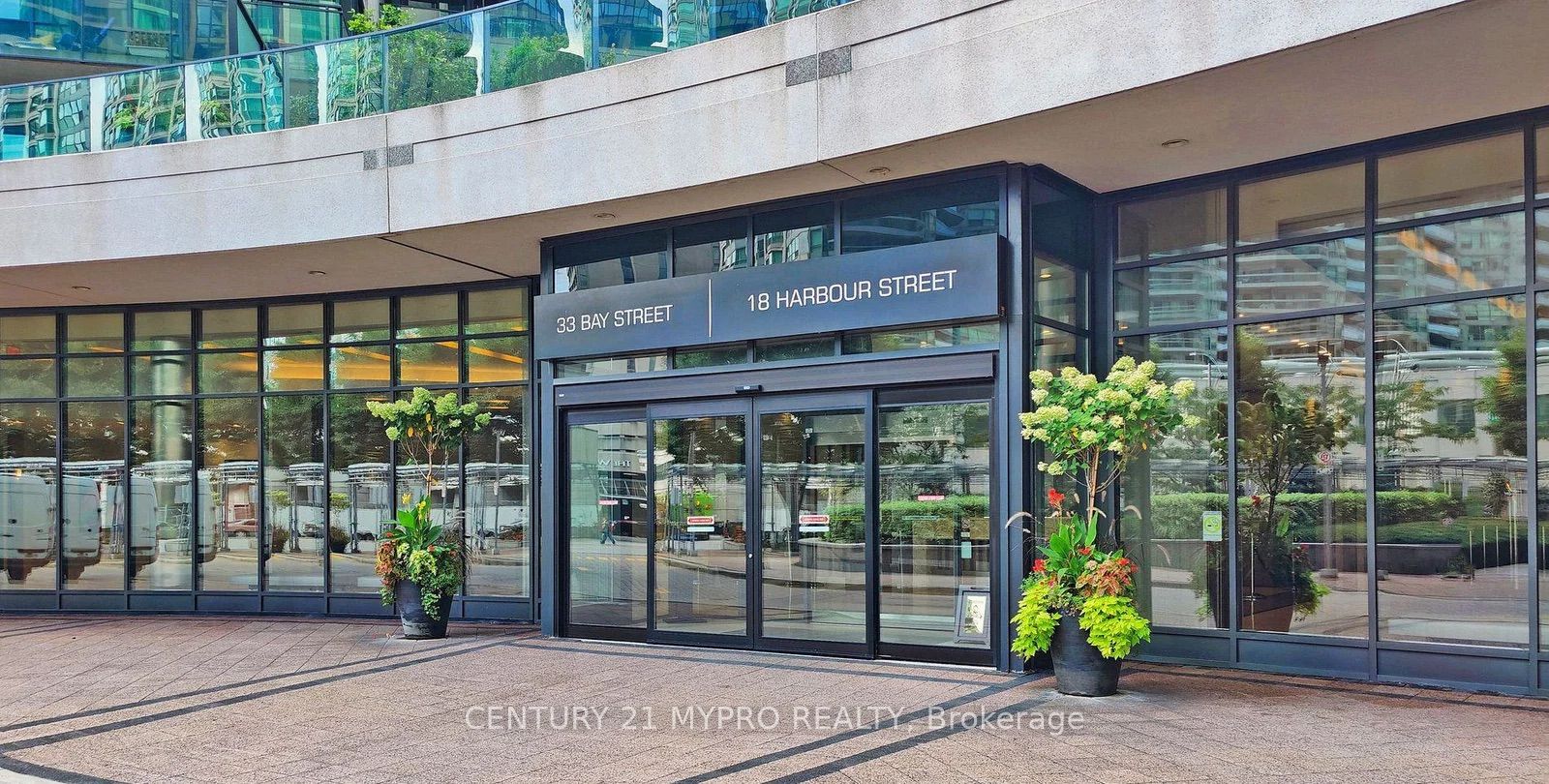 18 Harbour Street 3105, Toronto, ON M5J 2Z6 photo 2