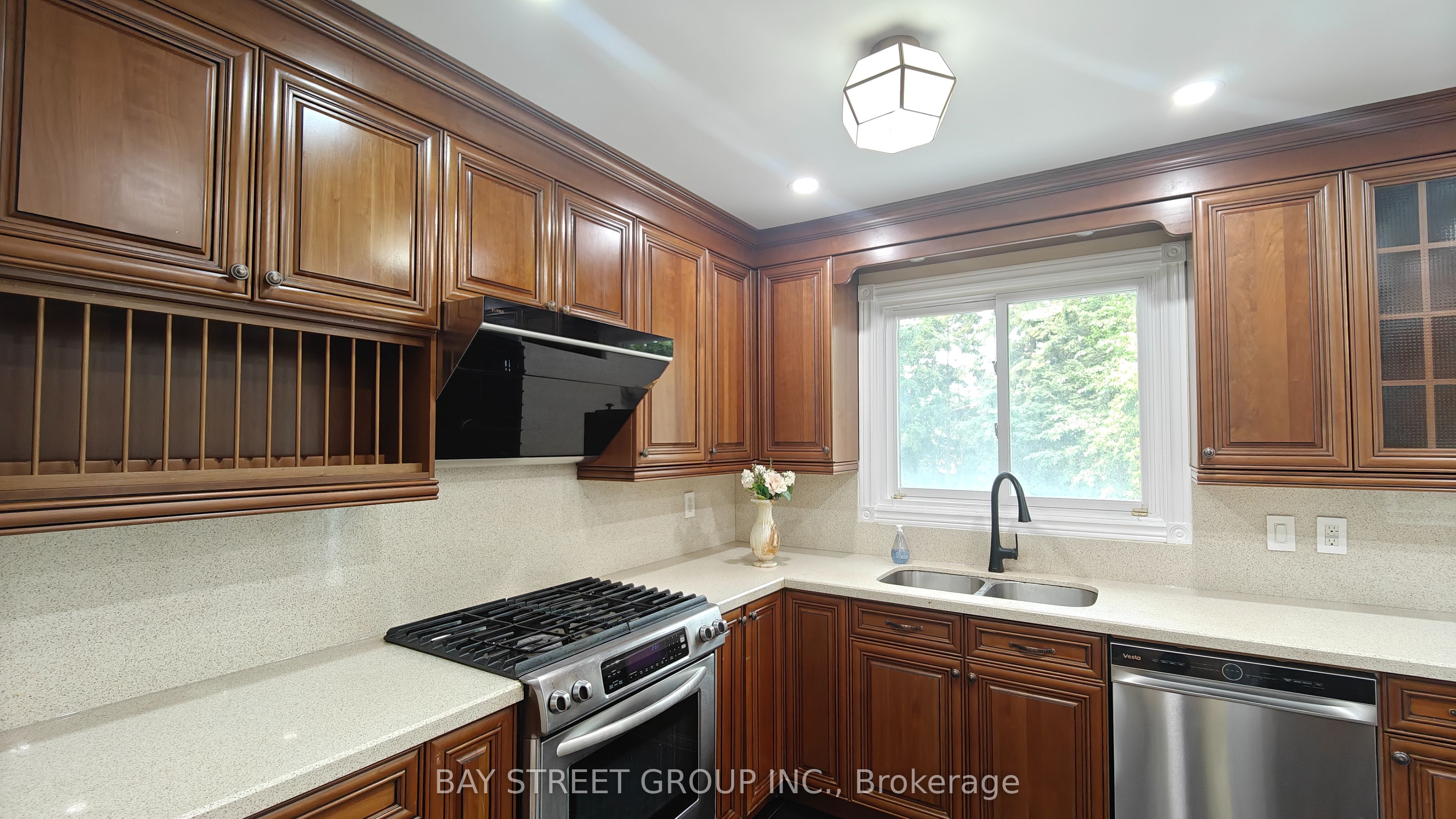 9 Mosedale Crescent lower, Toronto, ON M2J 3A3 photo 4