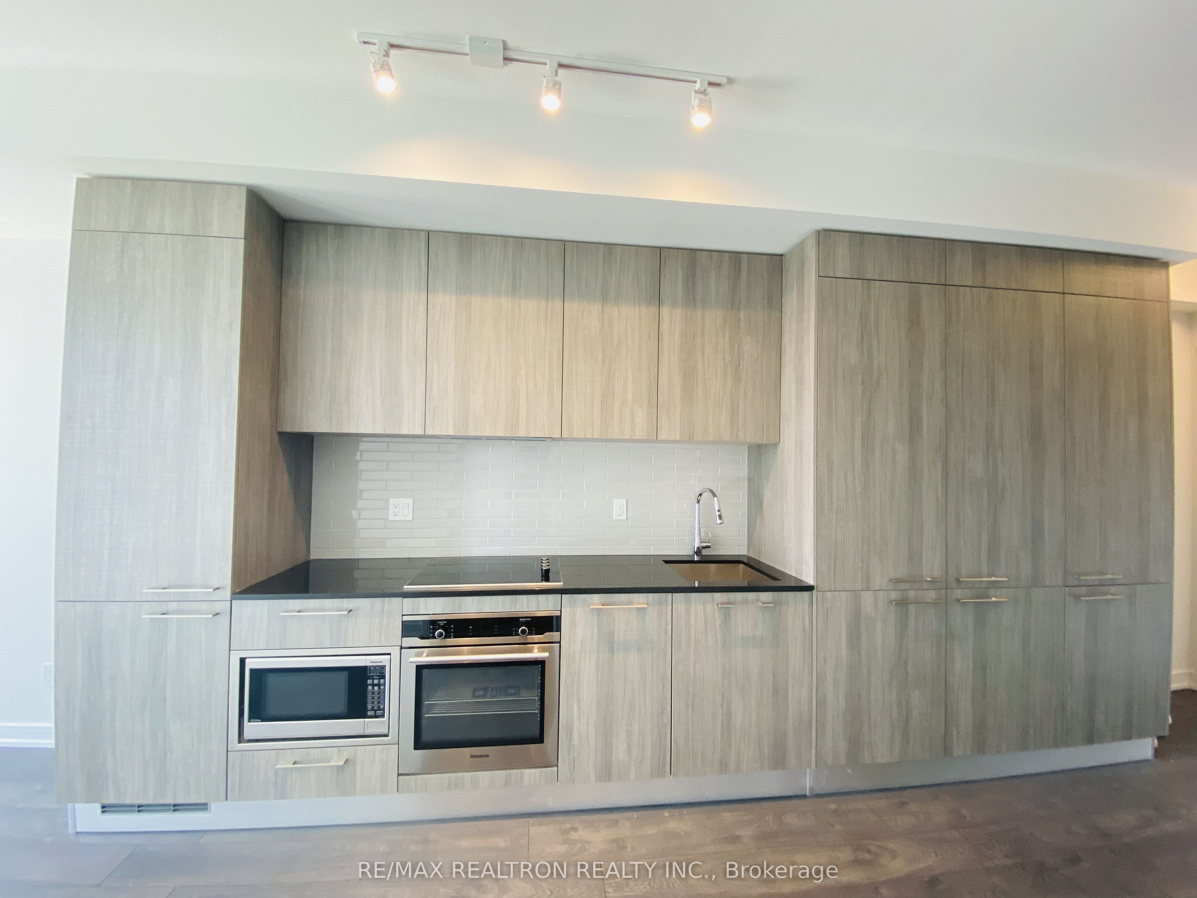 3 Gloucester Street 3611, Toronto, ON M4Y 0C6 photo 2