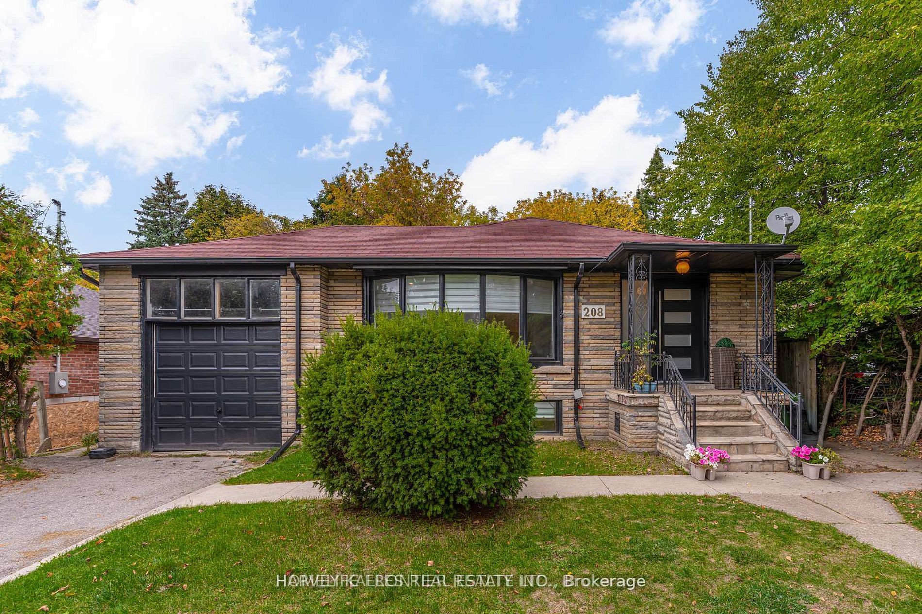 208 Betty Ann Drive, Toronto, ON M2R 1A7 photo 2