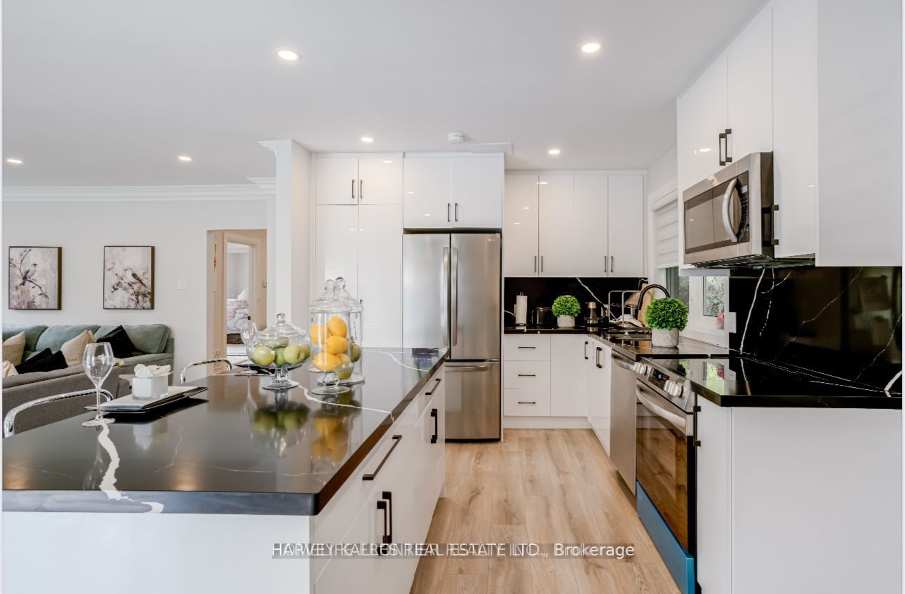 208 Betty Ann Drive, Toronto, ON M2R 1A7 photo 5