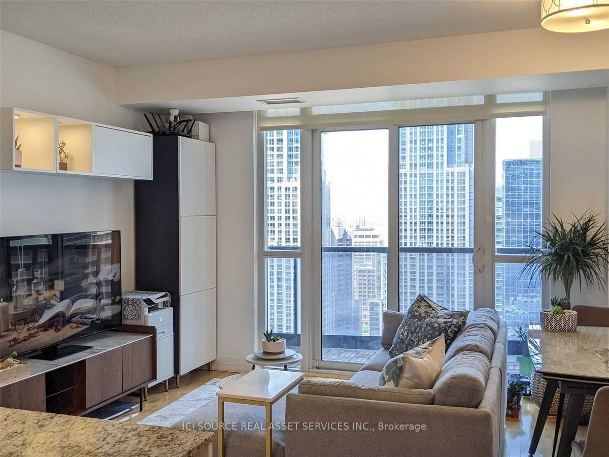 21 Carlton Street 3601, Toronto, ON M5B 1L3 photo 3