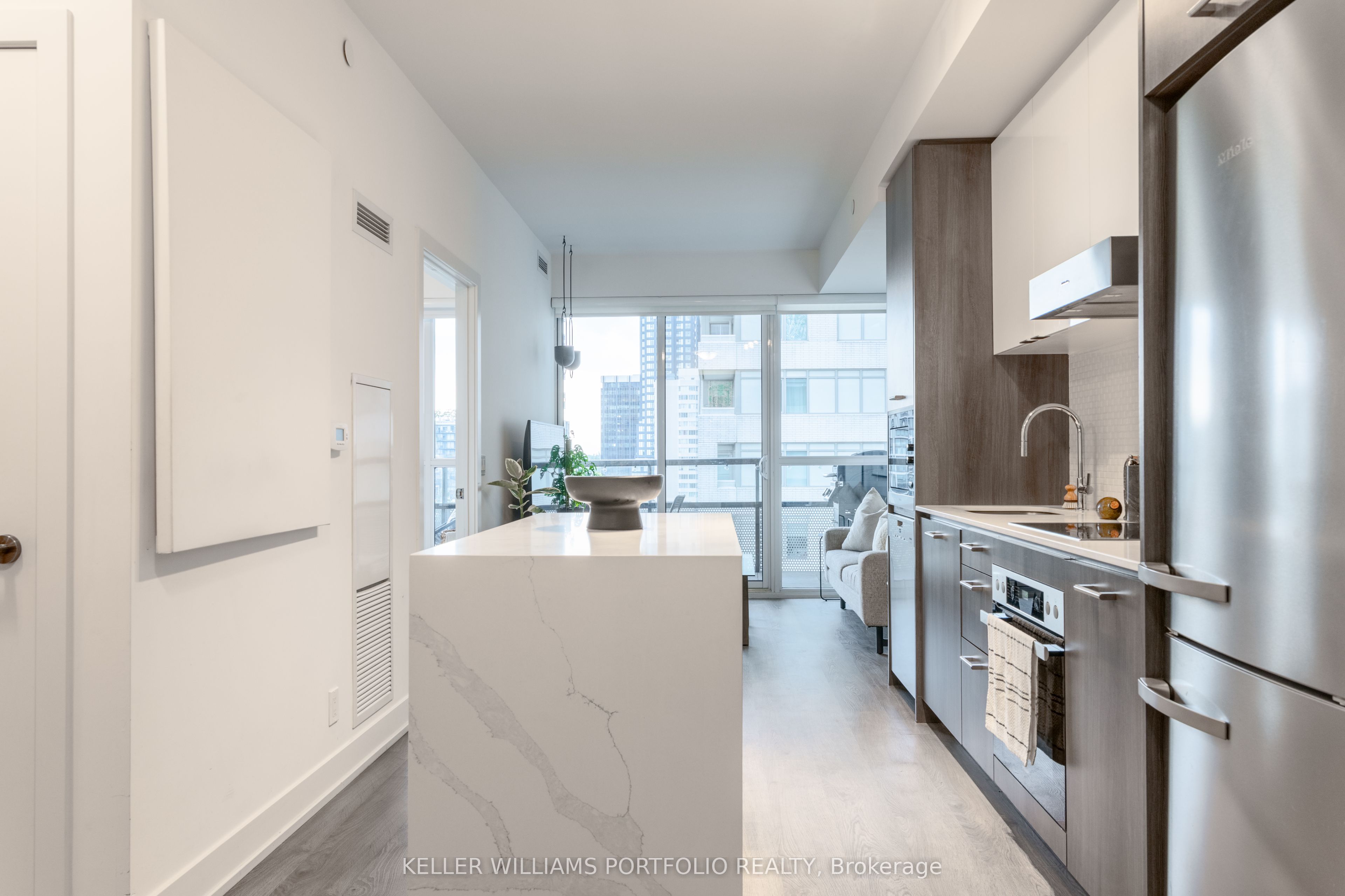 11 Lillian Street 706, Toronto, ON M4S 2H7 photo 2