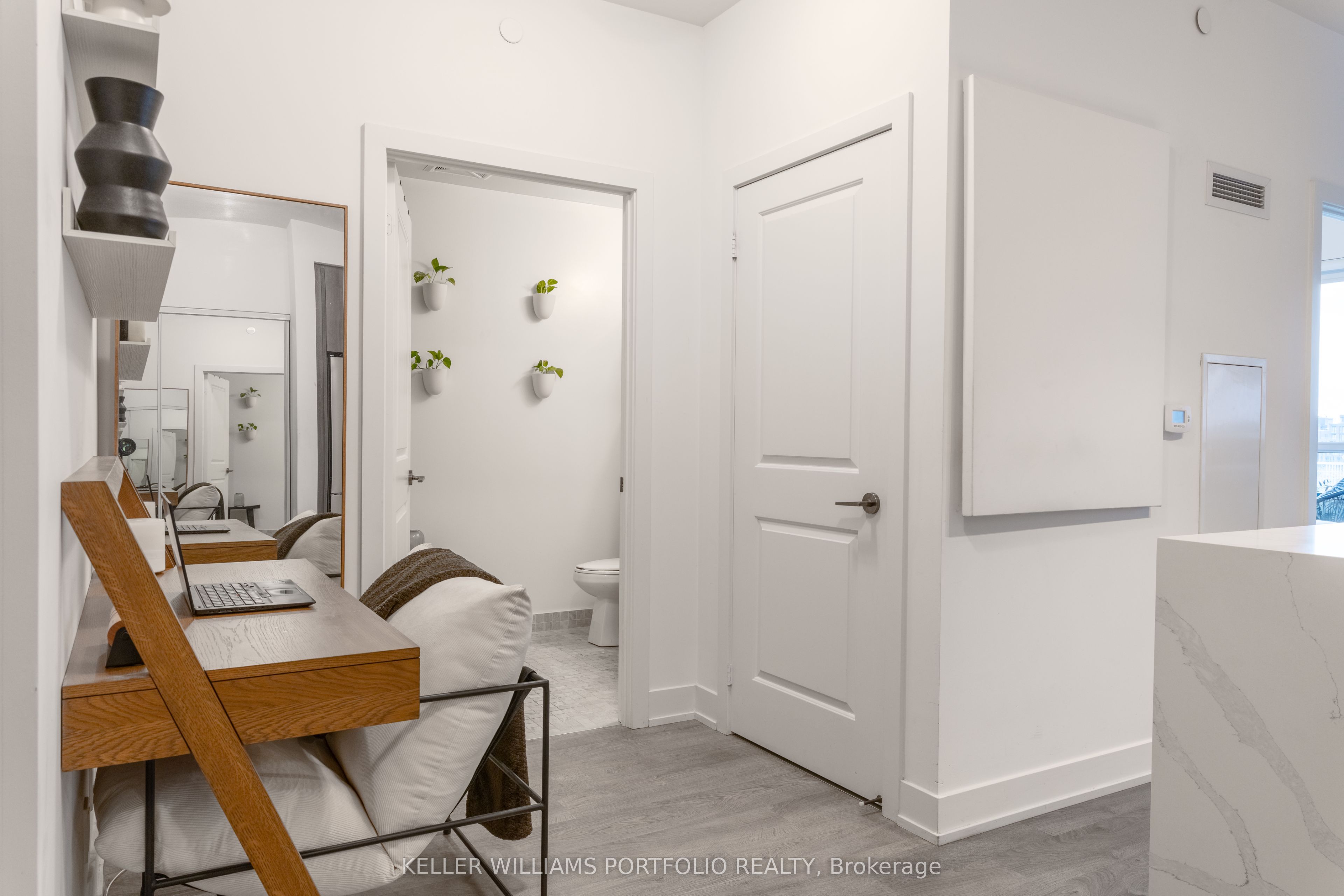 11 Lillian Street 706, Toronto, ON M4S 2H7 photo 3