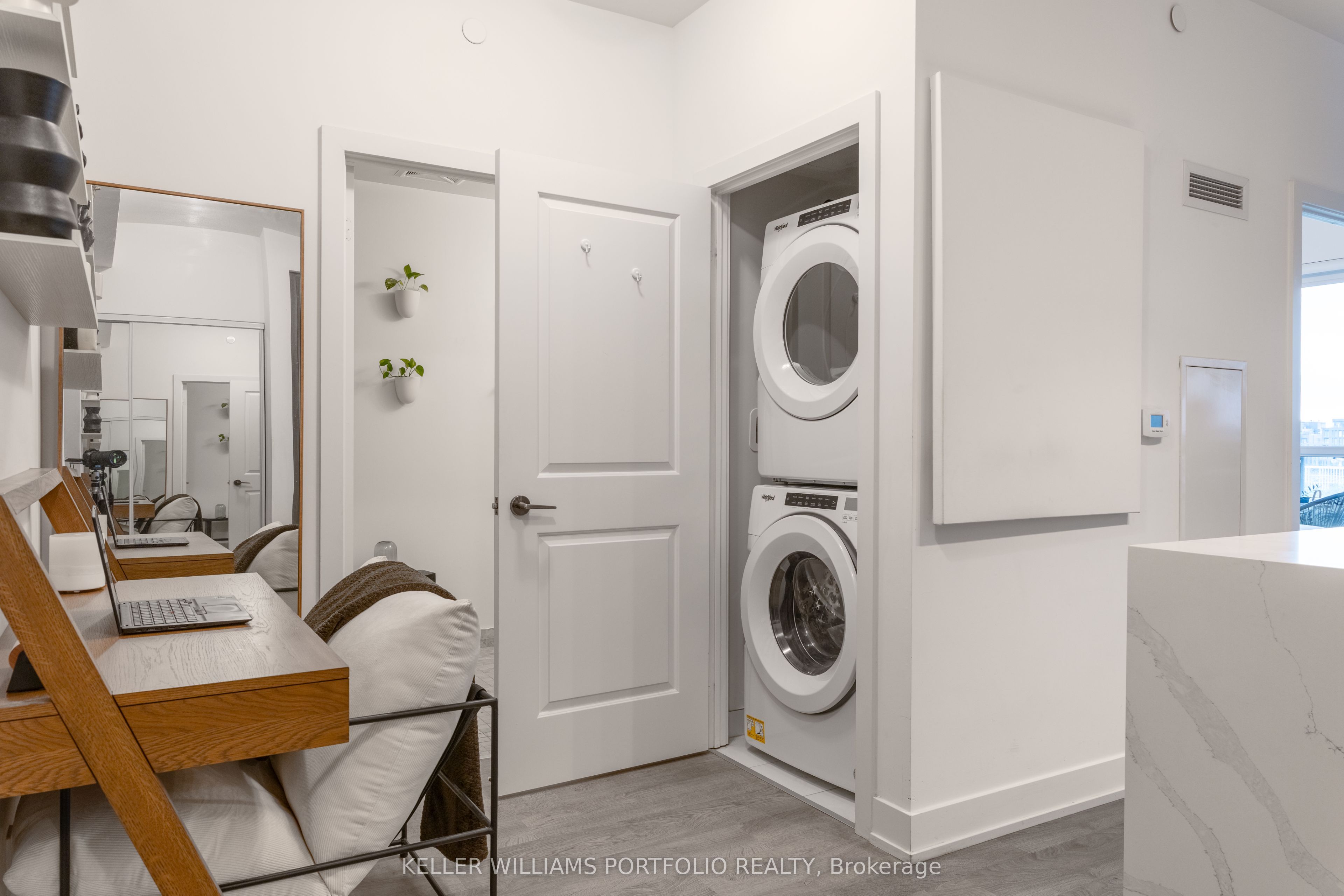 11 Lillian Street 706, Toronto, ON M4S 2H7 photo 4