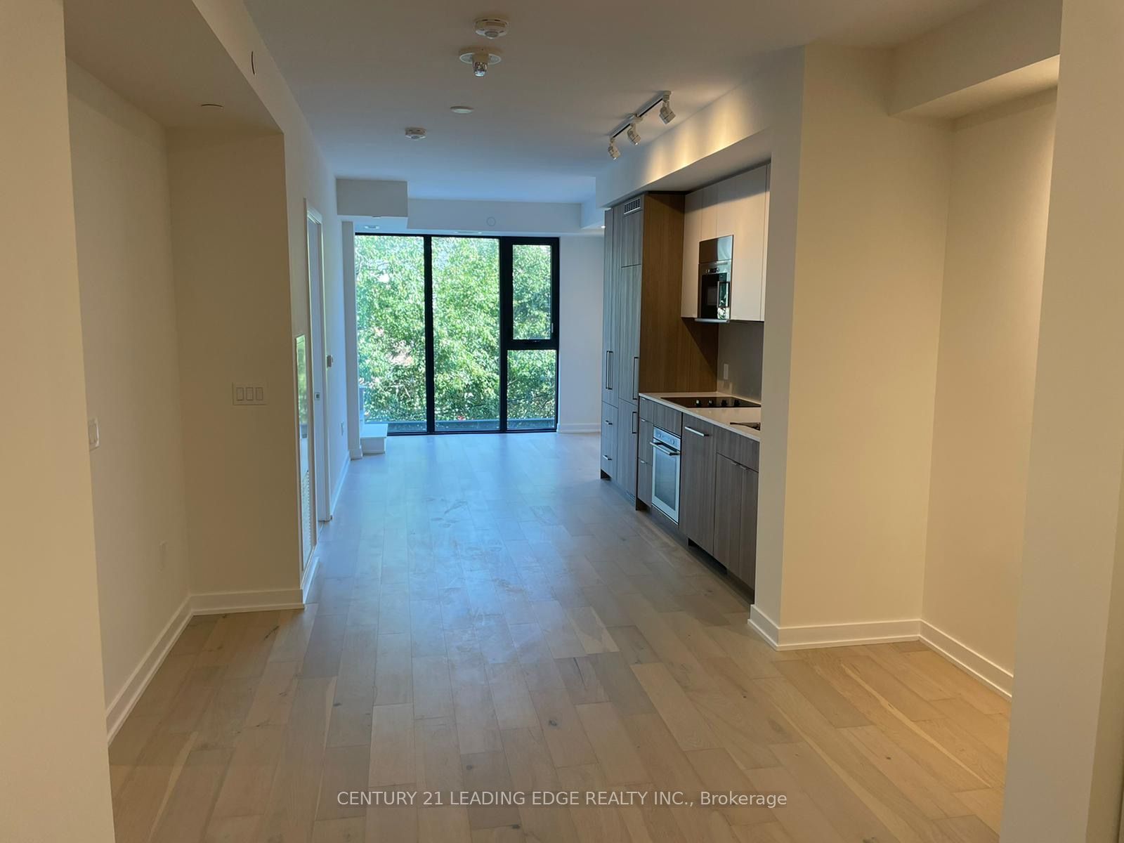 840 St Clair Avenue W 401, Toronto, ON M6C 0A4 photo 5