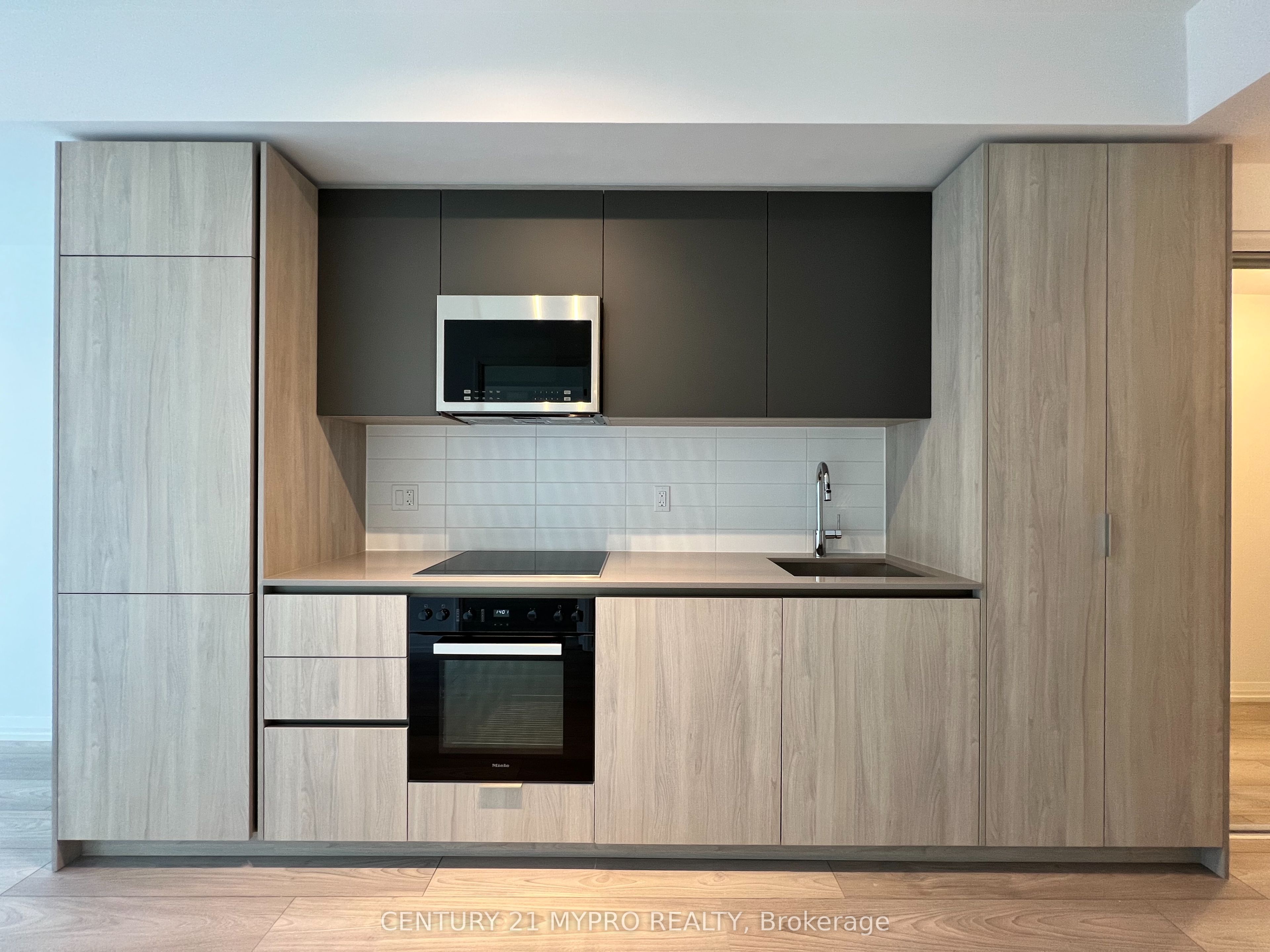 400 King Street W 1615, Toronto, ON M5V 0X8