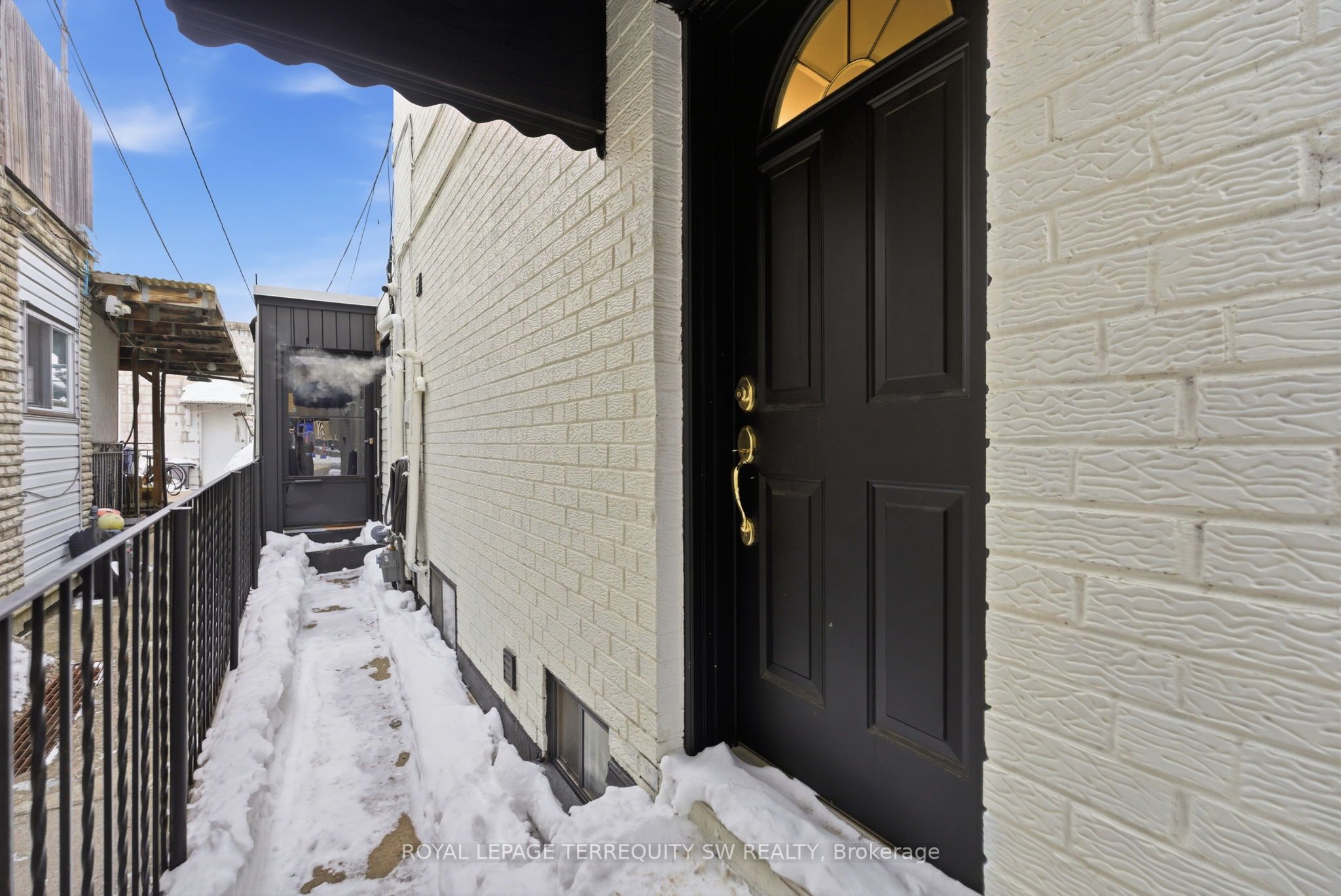 497 Ossington Avenue Bsmt, Toronto, ON M6G 3T3 photo 3