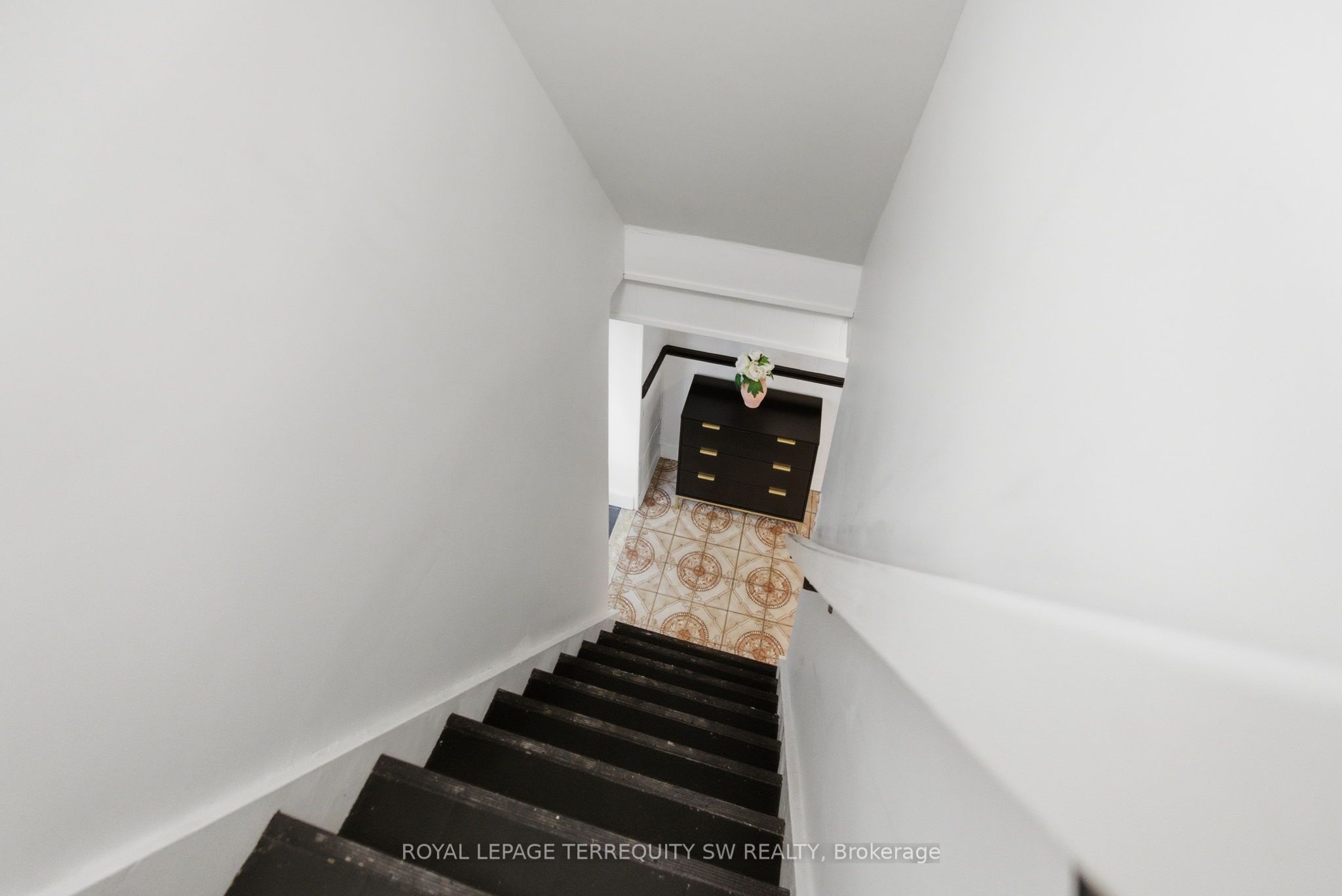 497 Ossington Avenue Bsmt, Toronto, ON M6G 3T3 photo 4