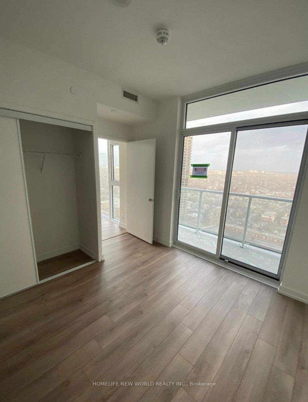 33 Helendale Avenue 1812, Toronto, ON M4R 0A4 photo 3