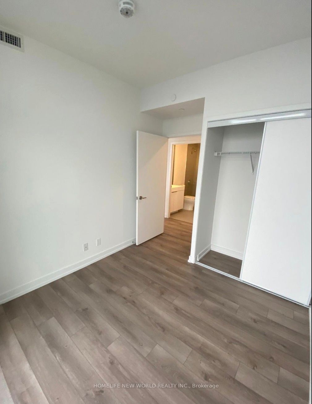 33 Helendale Avenue 1812, Toronto, ON M4R 0A4 photo 4