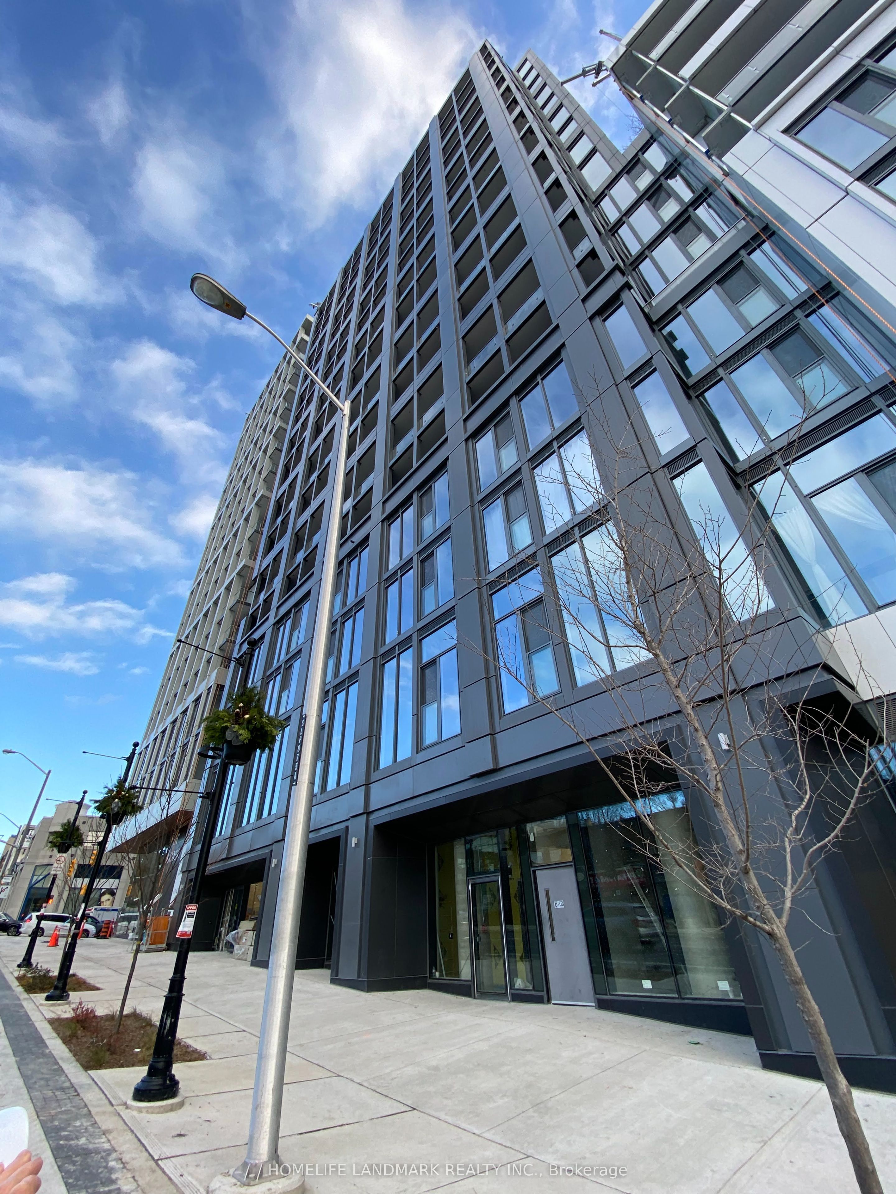 2020 Bathurst Street 720, Toronto, ON M5P 3L1