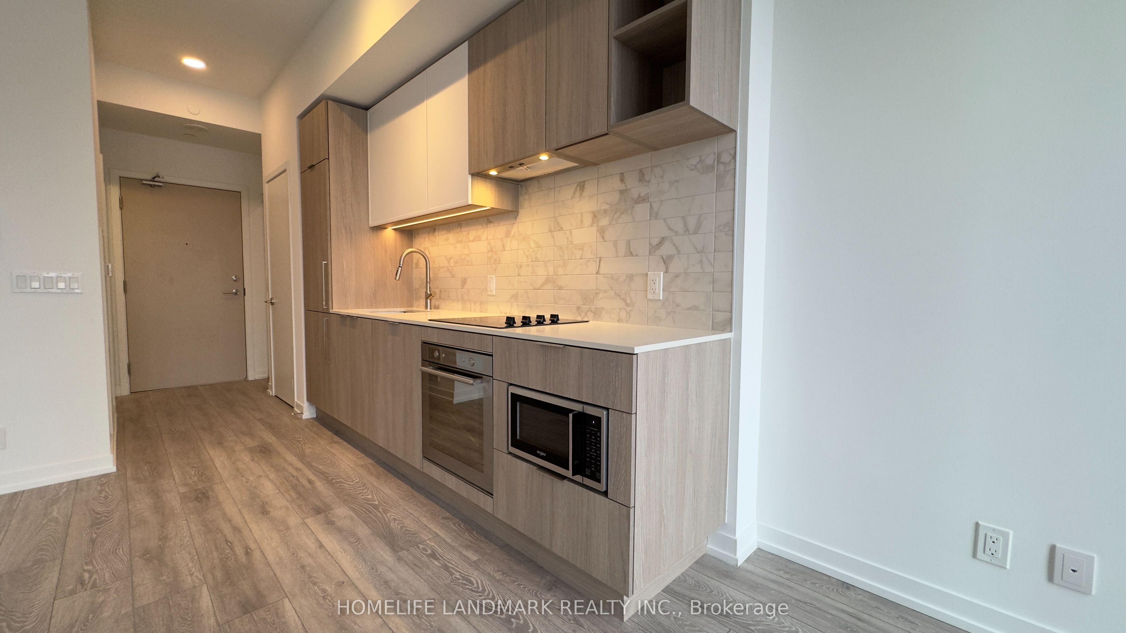 2020 Bathurst Street 720, Toronto, ON M5P 3L1 photo 3