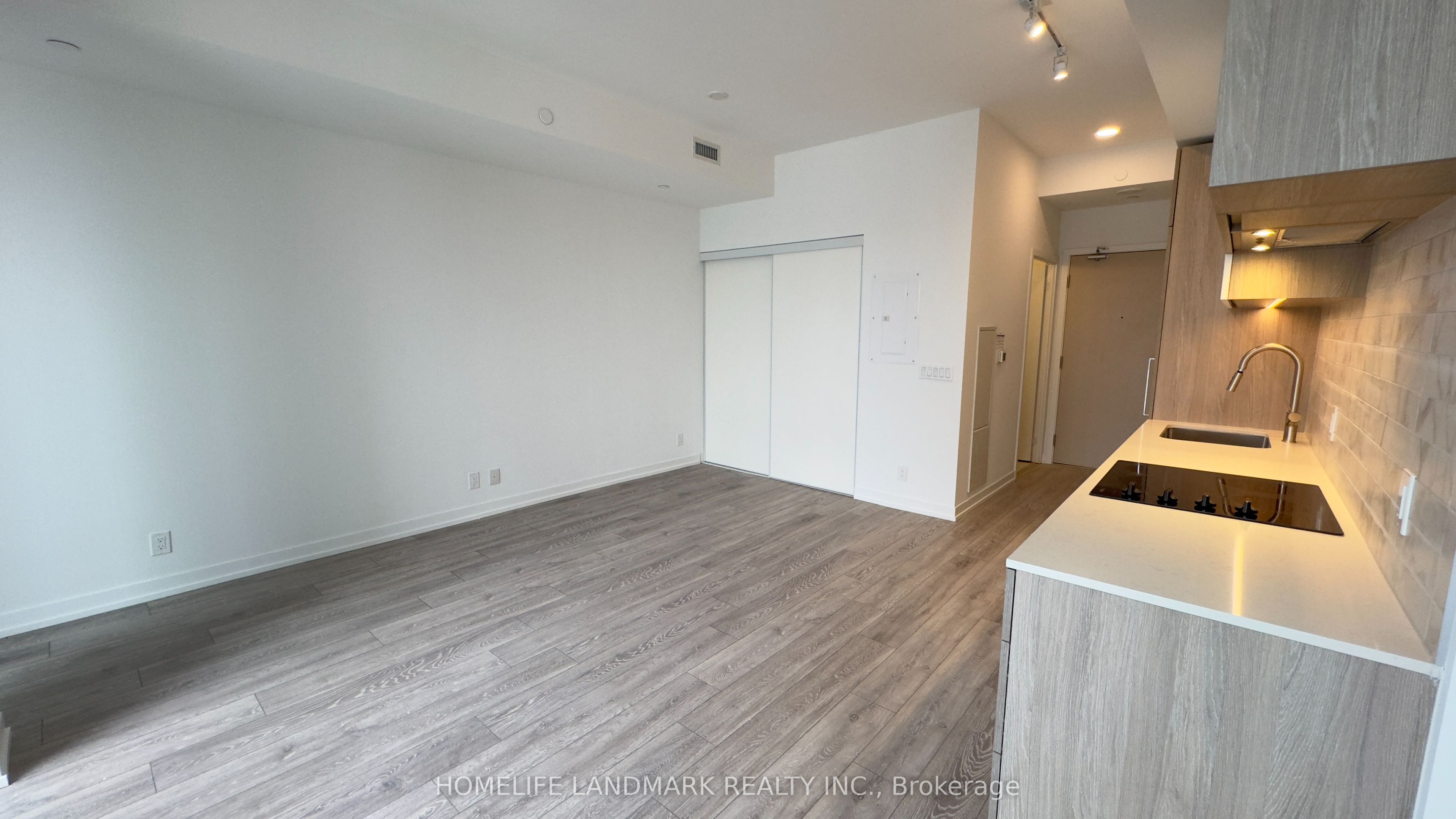 2020 Bathurst Street 720, Toronto, ON M5P 3L1 photo 5