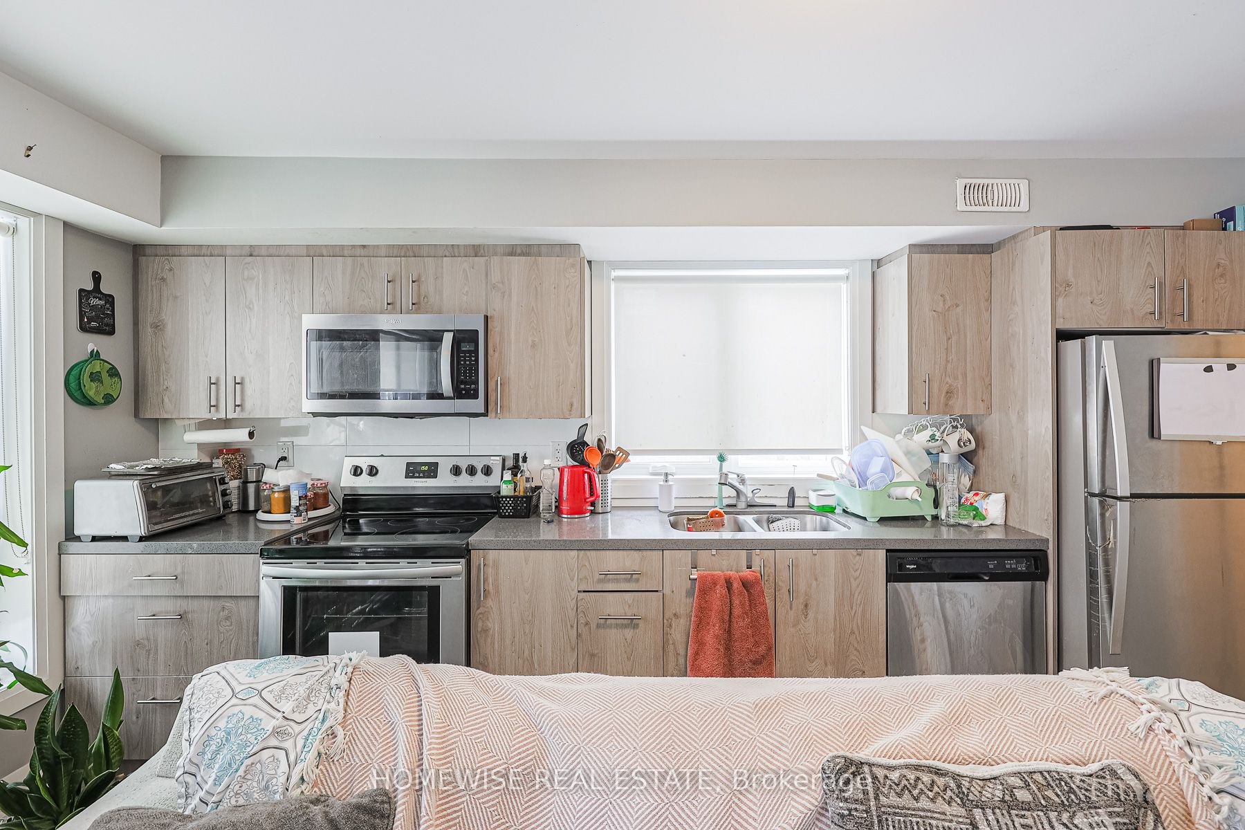 814 Glencairn Avenue 102, Toronto, ON M6B 2A3 photo 2