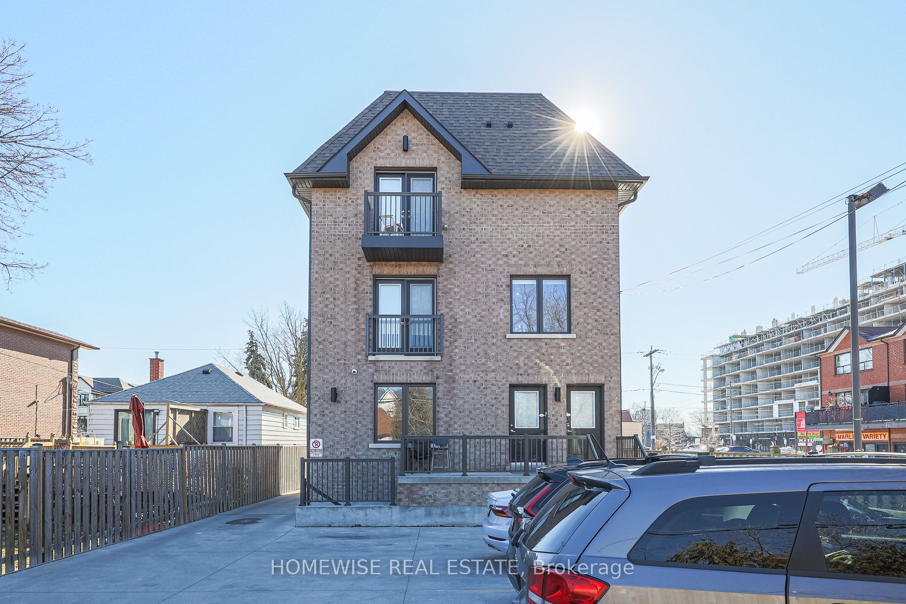 814 Glencairn Avenue 102, Toronto, ON M6B 2A3 photo 3