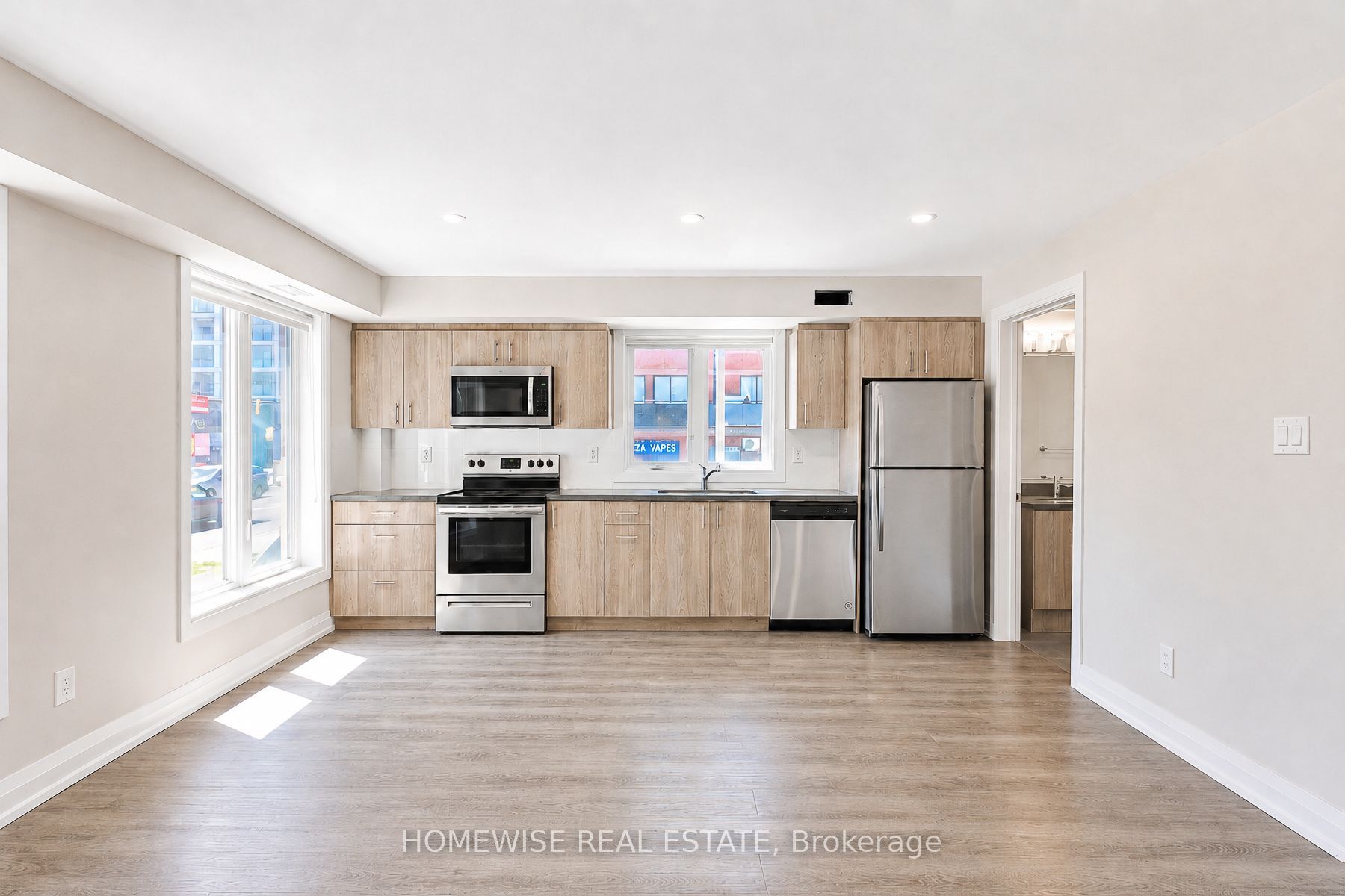 814 Glencairn Avenue 102, Toronto, ON M6B 2A3 photo 4