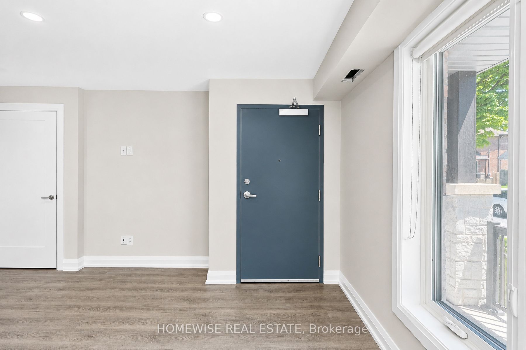 814 Glencairn Avenue 102, Toronto, ON M6B 2A3 photo 5