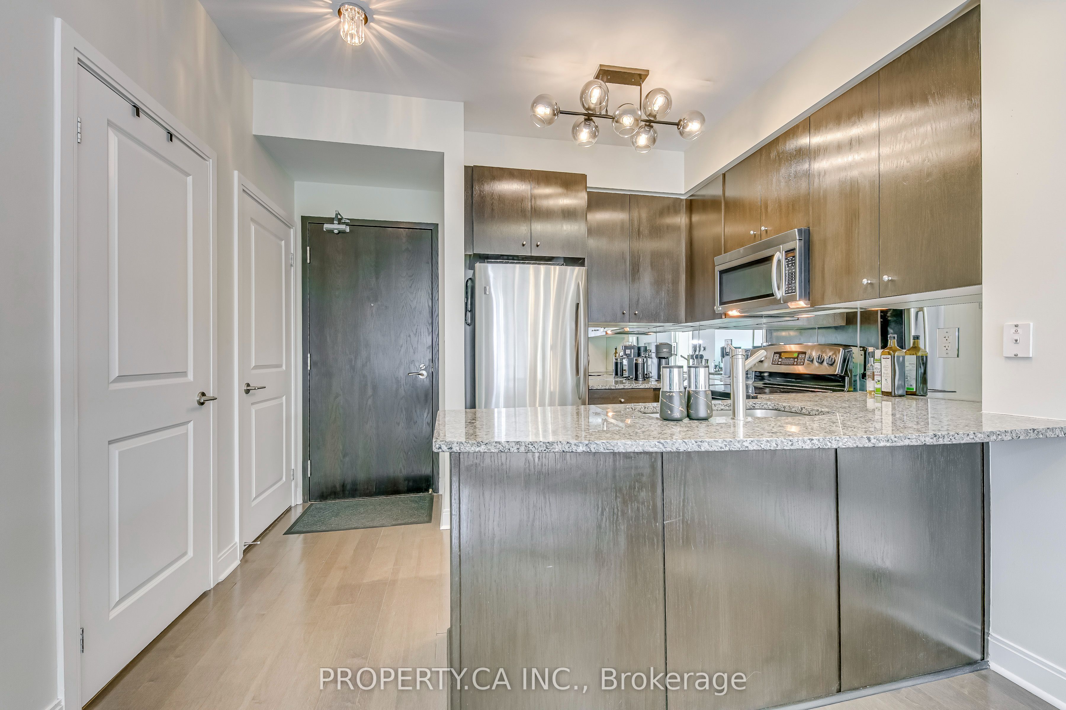 21 Scollard Street 406, Toronto, ON M5R 1G1 photo 5