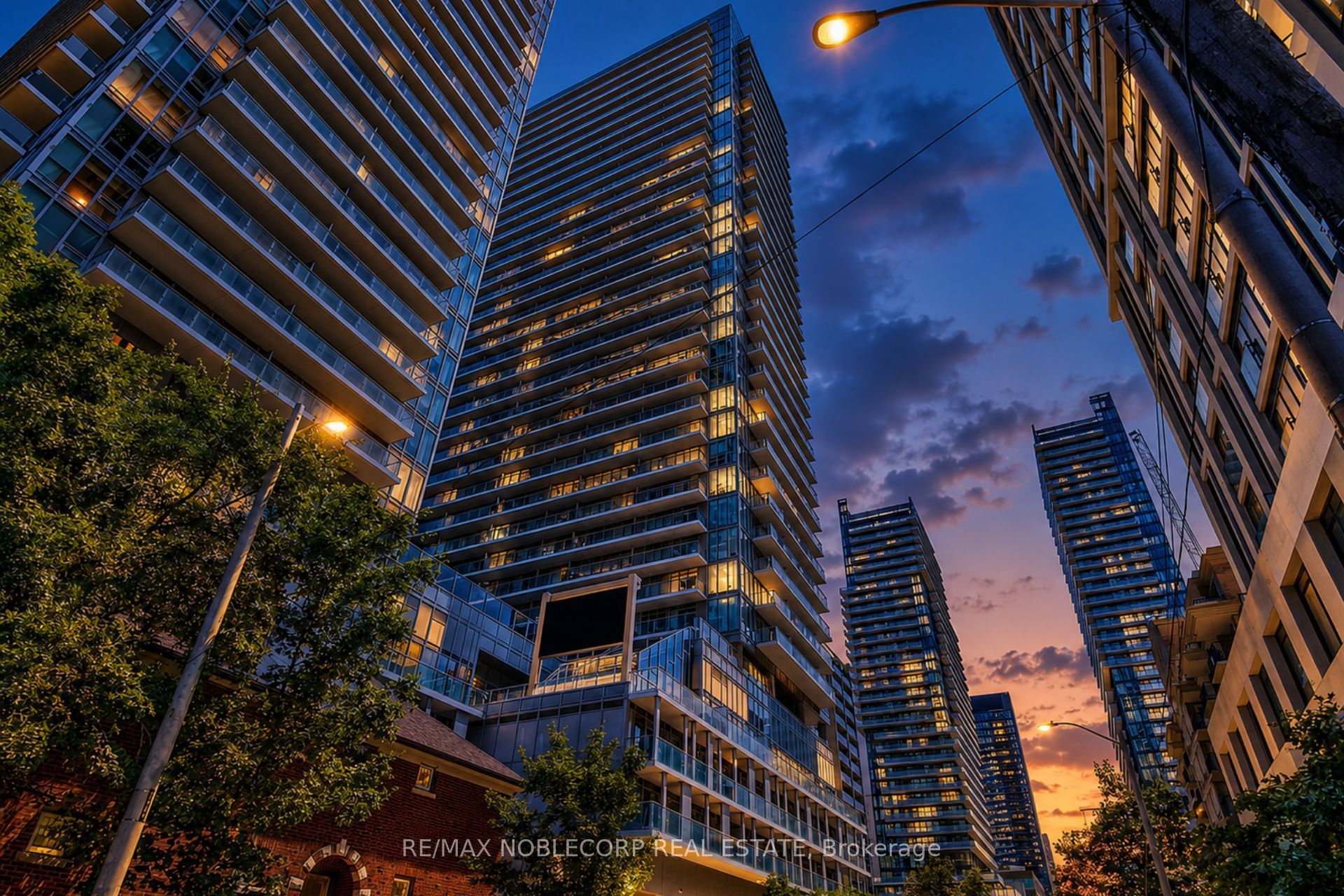 195 Redpath Avenue 1914, Toronto, ON M4P 0E4