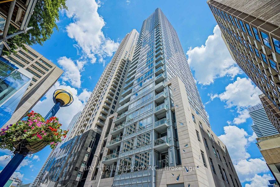 21 Balmuto Street 2401, Toronto, ON M4Y 1W4