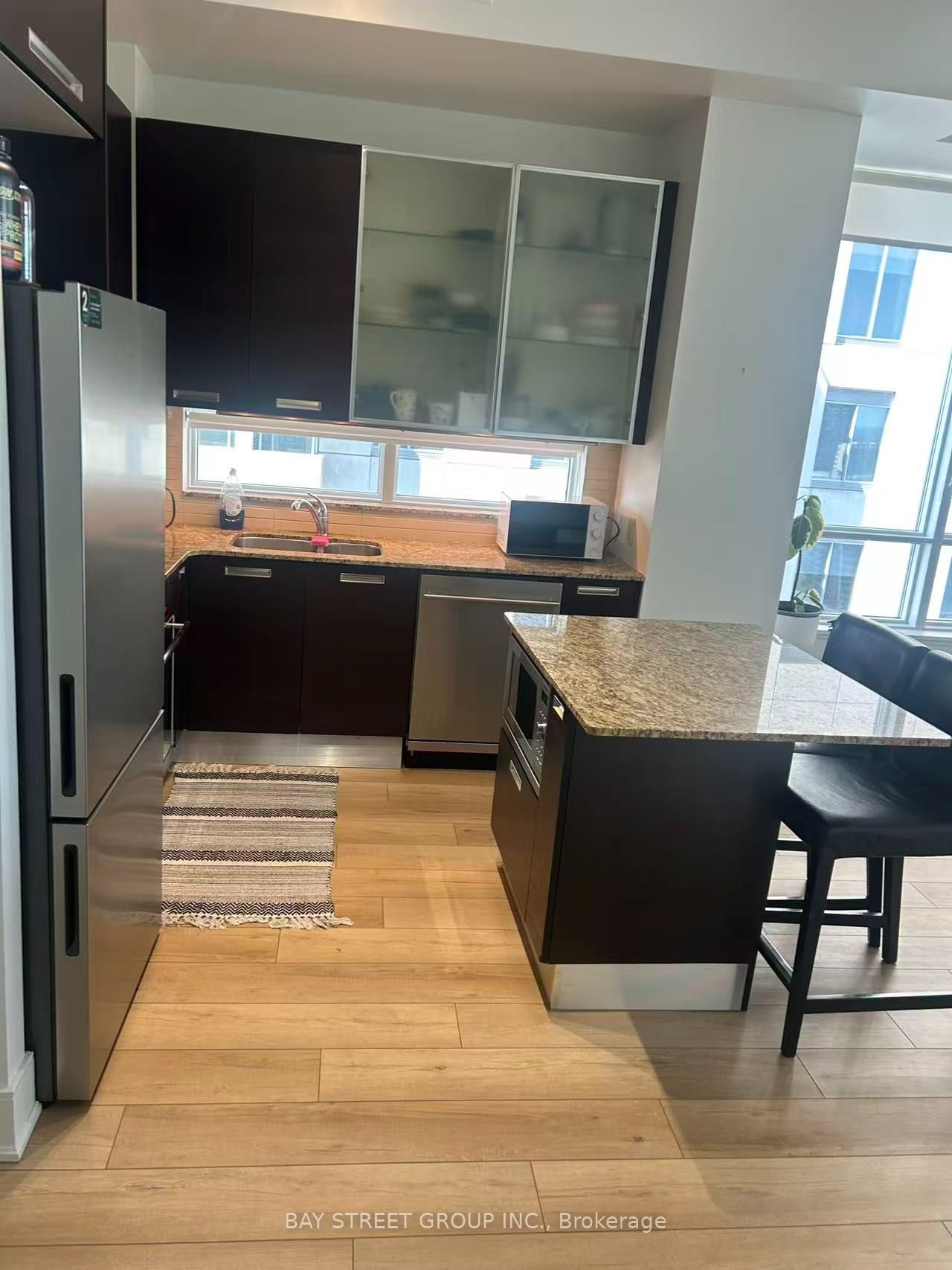 21 Balmuto Street 2401, Toronto, ON M4Y 1W4 photo 4