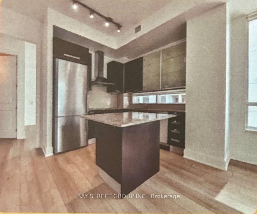 21 Balmuto Street 2401, Toronto, ON M4Y 1W4 photo 5