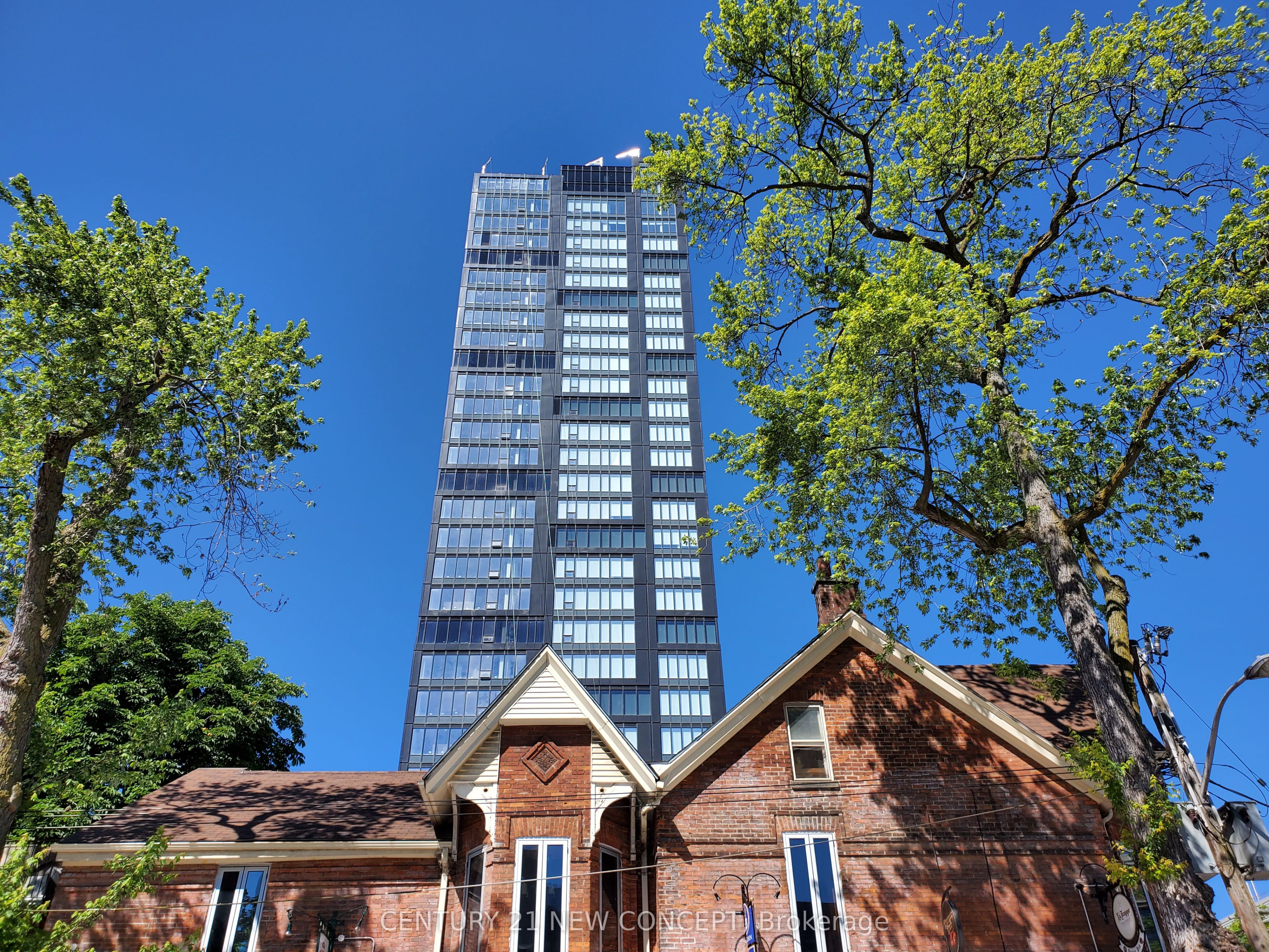 203 College Street 1105, Toronto, ON M5T 1P9
