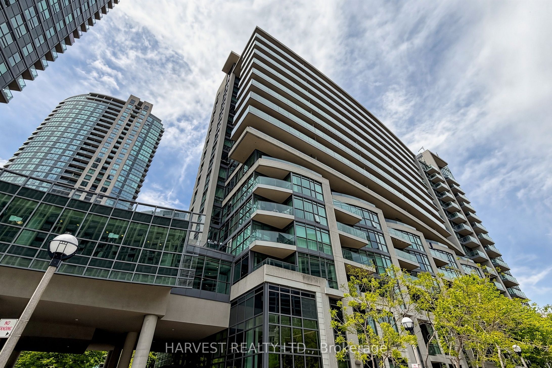 209 Fort York Boulevard 380, Toronto, ON M5V 4A1 photo 2