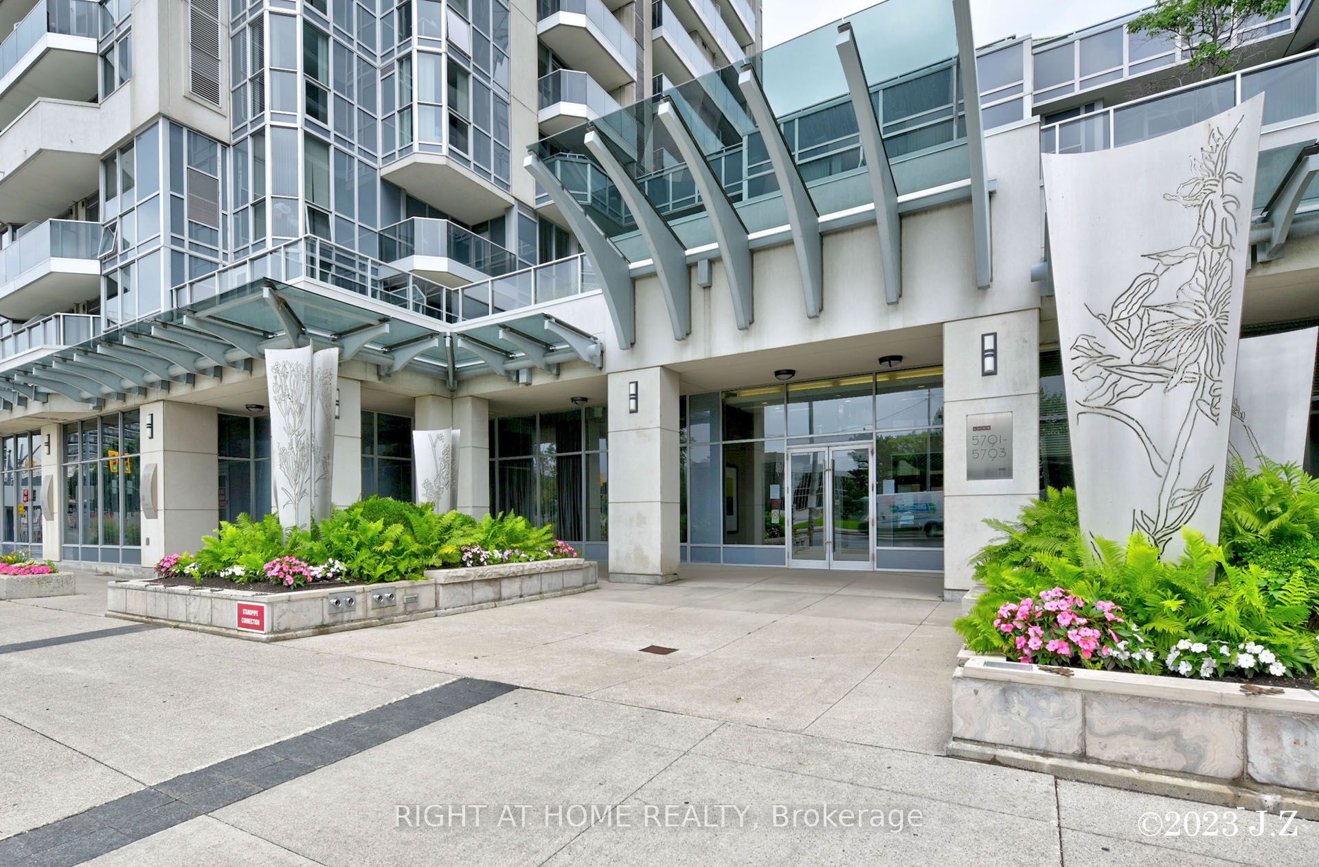 5793 Yonge Street 1009, Toronto, ON M2M 0A9 photo 2
