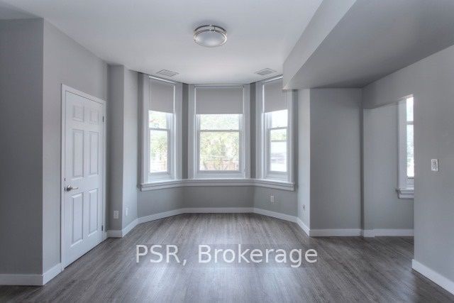 205 Gerrard Street E 7, Toronto, ON M5A 2E7
